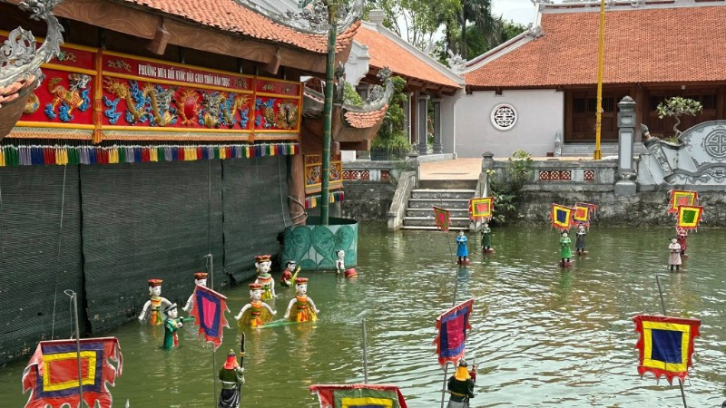 Những màn diễn của phường rối nước Đào Thục (xã Thư Lâm) là một trong những điểm nhấn của Festival.