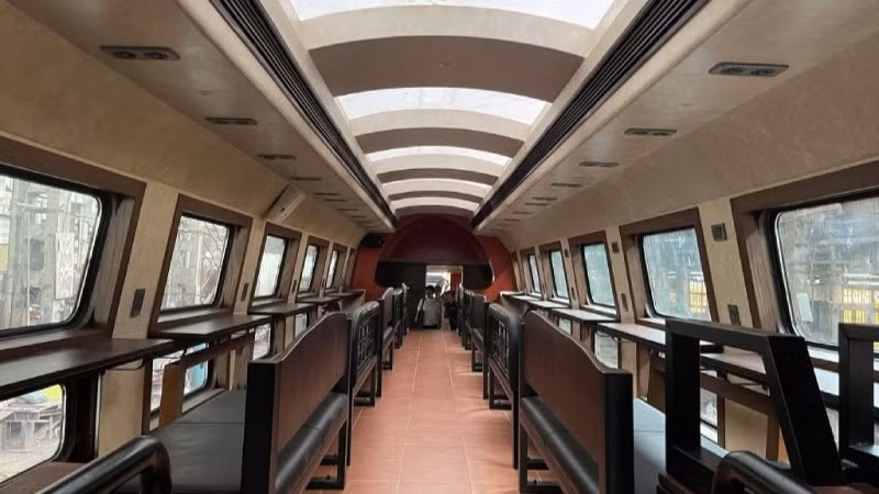 Đoàn tàu có gam màu cổ điển, nhưng phong cách thiết kế hiện đại để tạo trải nghiệm thú vị cho du khách.