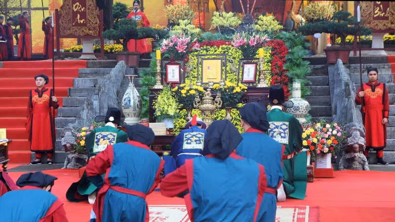 Tái hiện nghi lễ dâng lịch lên vua tại Hoàng thành Thăng Long.