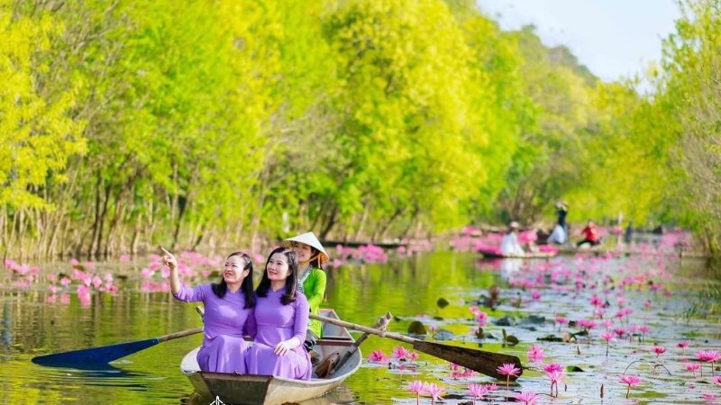 Hương Sơn mang vẻ đẹp lãng mạn vào các mùa khác nhau nhưng chưa được khám phá, khai thác.