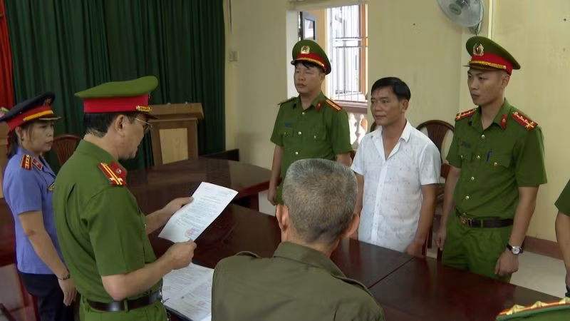 Cơ quan Cảnh sát điều tra tỉnh Hưng Yên thi hành Quyết định khởi tố vụ án, khởi tố bị can và Lệnh bắt tạm giam đối với Nguyễn Thế Bảo.