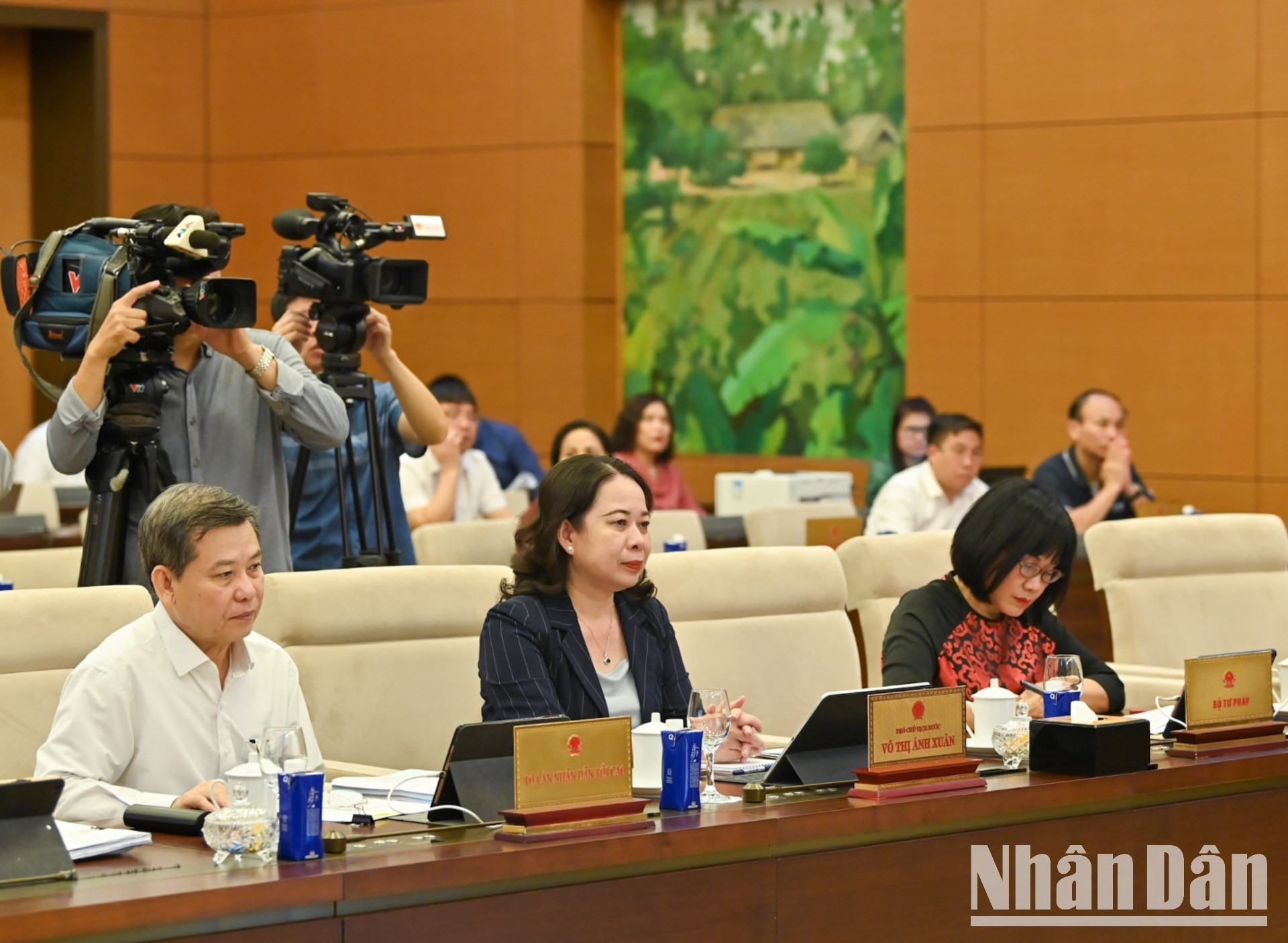 Phó Chủ tịch nước Võ Thị Ánh Xuân, Chánh án Tòa án nhân dân tối cao Lê Minh Trí và các đại biểu dự phiên họp. 1-4194-4340.jpg