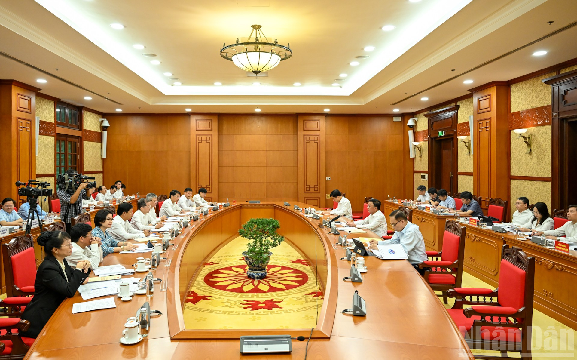 Bộ Chính trị làm việc với Ban Thường vụ Thành ủy Đà Nẵng về công tác chuẩn bị Đại hội Đảng bộ. ndo_br_1a-5278.jpg