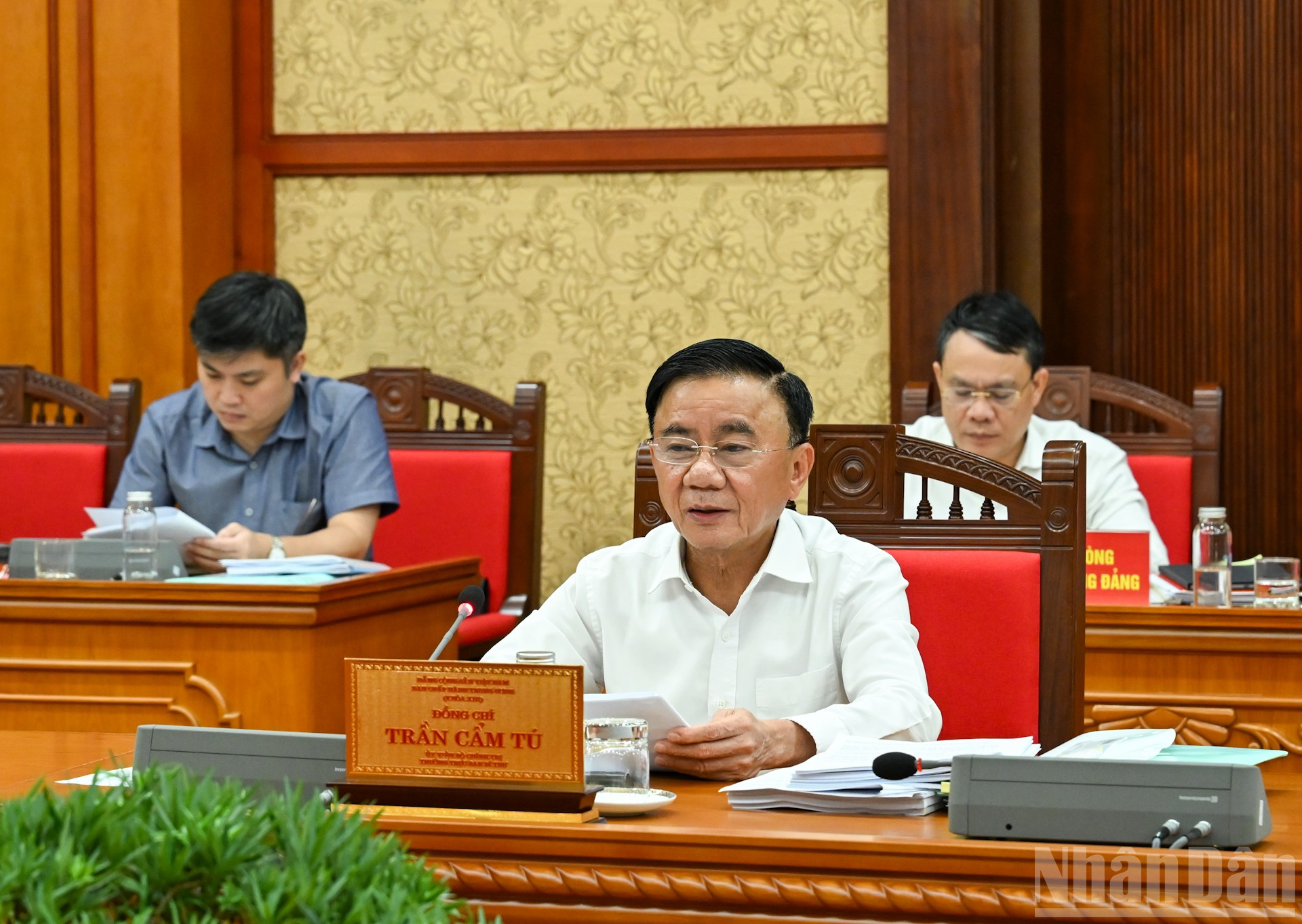 Thường trực Ban Bí thư Trần Cẩm Tú phát biểu kết luận cuộc làm việc. ndo_br_8a-5439.jpg