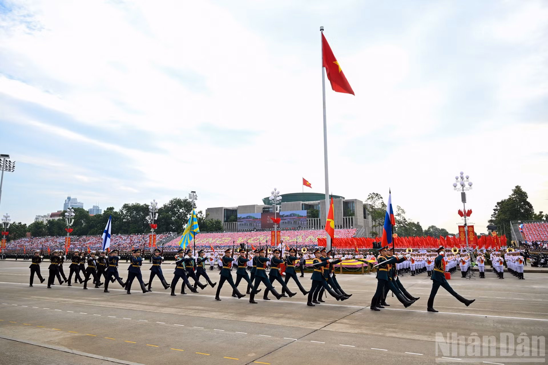 Tại buổi Tổng duyệt sáng 30/8, bốn đoàn quân đội quốc tế gồm: Trung Quốc, Nga, Lào và Campuchia đã tham gia diễu binh, diễu hành trên Quảng trường Ba Đình. (Ảnh: DUY LINH)