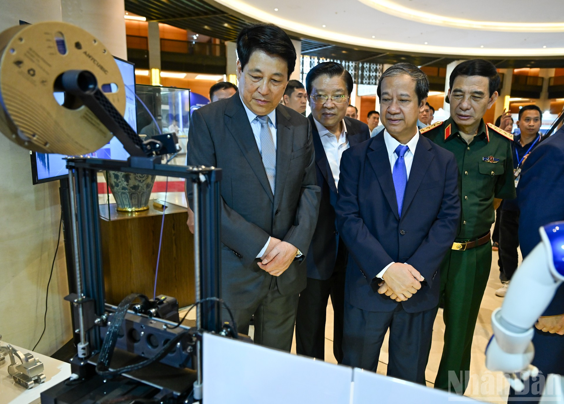 Presiden Luong Cuong dan delegasi di acara tersebut. ndo_br_7-2932.jpg