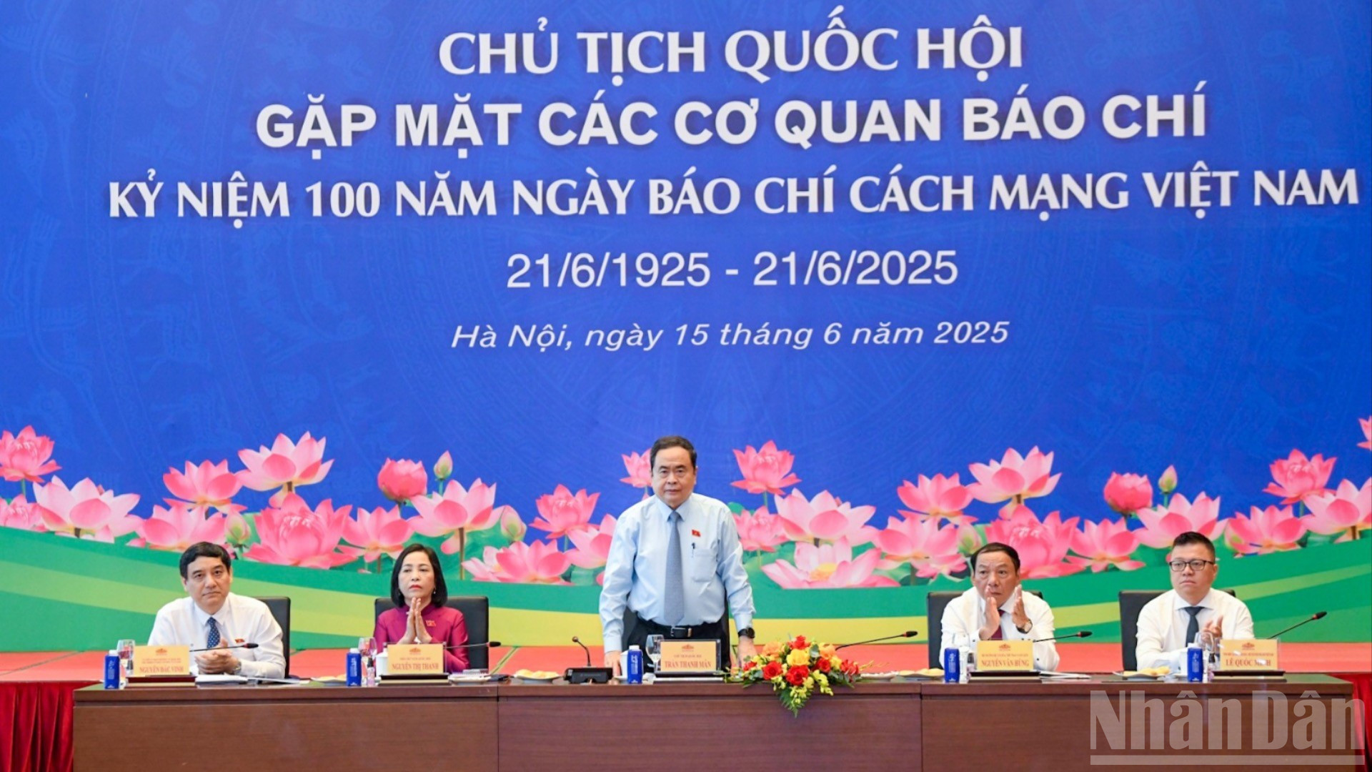 Chủ tịch Quốc hội Trần Thanh Mẫn và các đại biểu chủ trì gặp mặt.