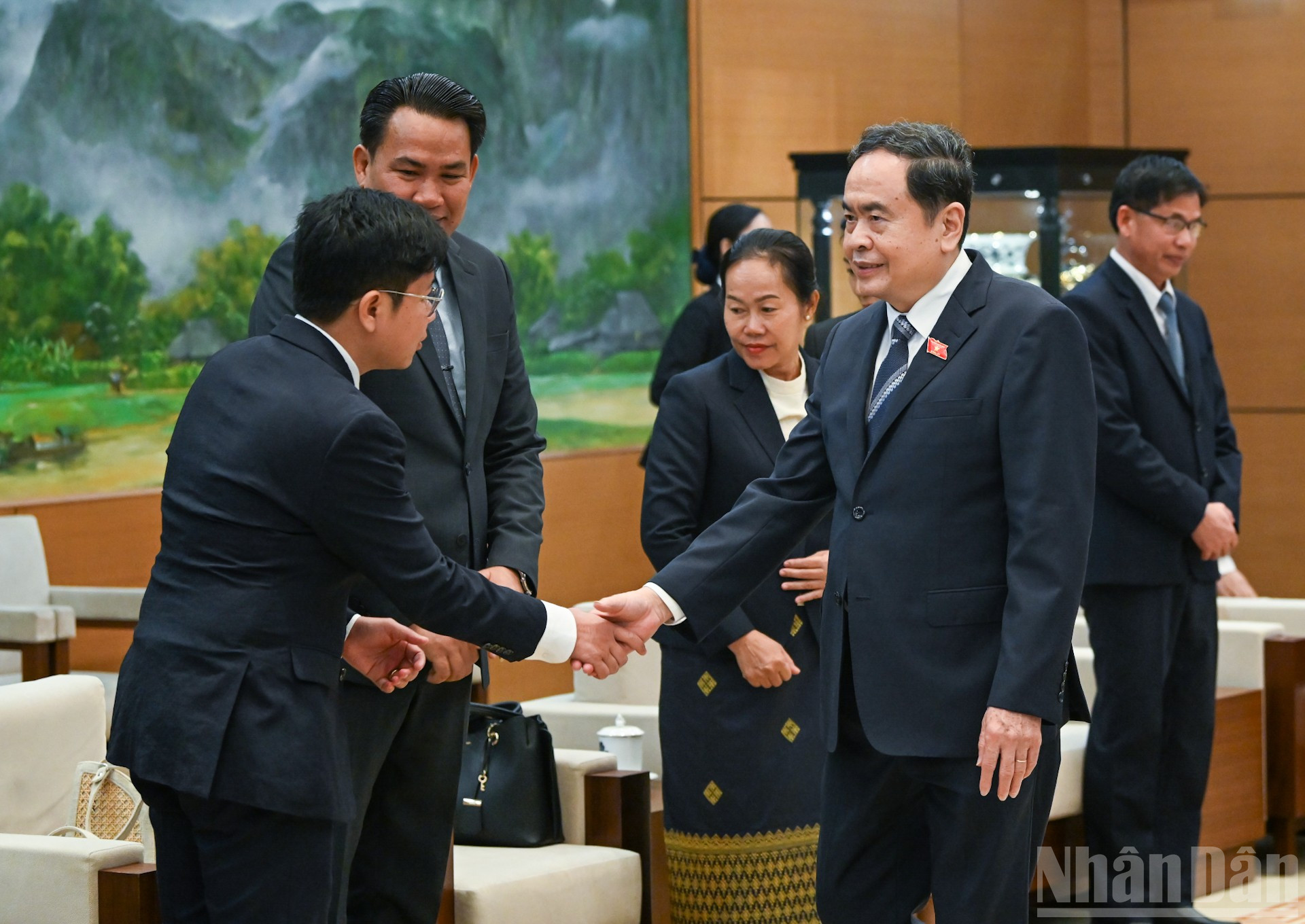 Chủ tịch Quốc hội Trần Thanh Mẫn với các đại biểu đoàn Kiểm toán nhà nước Lào . ndo_br_1-2768.jpg