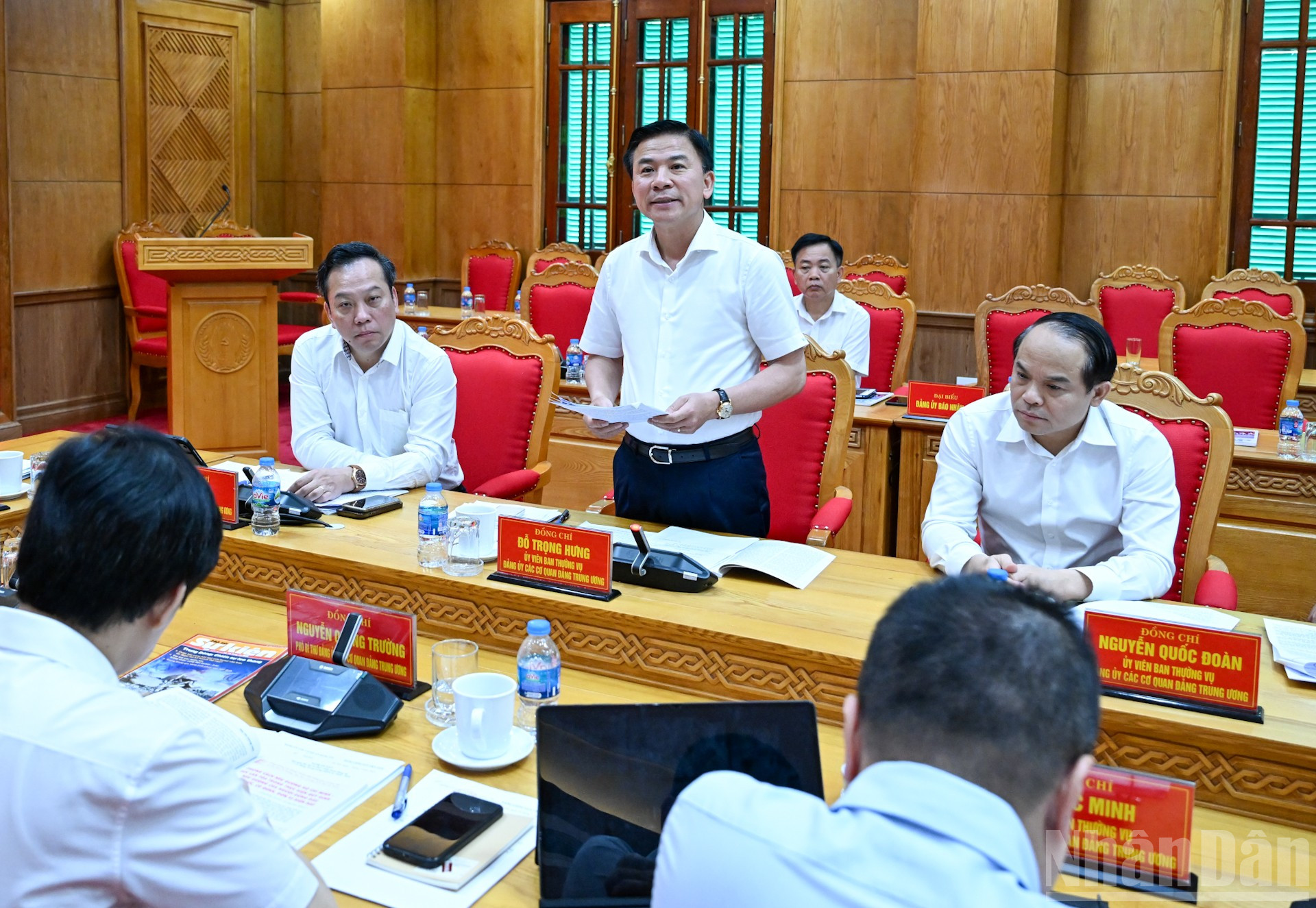 Đồng chí Đỗ Trọng Hưng, Ủy viên Ban Thường vụ Đảng ủy các cơ quan Đảng Trung ương phát biểu ý kiến. ndo_br_8-2155.jpg