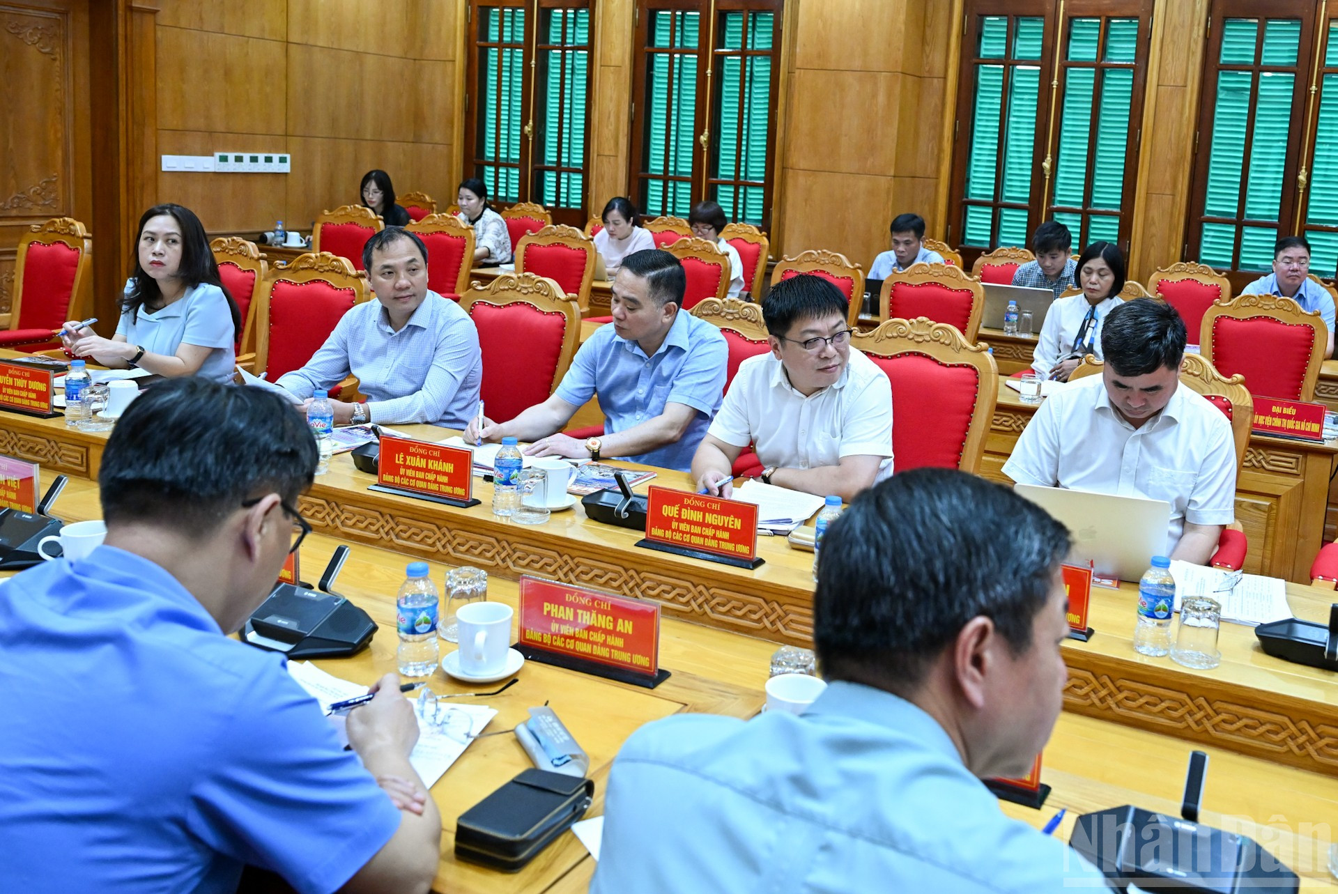 Các đồng chí Ủy viên Ban Chấp hành Đảng bộ và các đại biểu dự hội nghị. ndo_br_5-2139.jpg