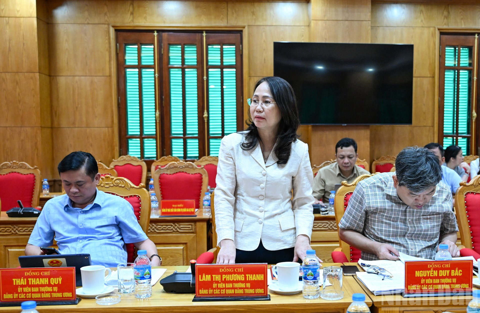 Đồng chí Lâm Thị Phương Thanh, Ủy viên Ban Thường vụ Đảng ủy các cơ quan Đảng Trung ương phát biểu ý kiến. ndo_br_7-2148.jpg