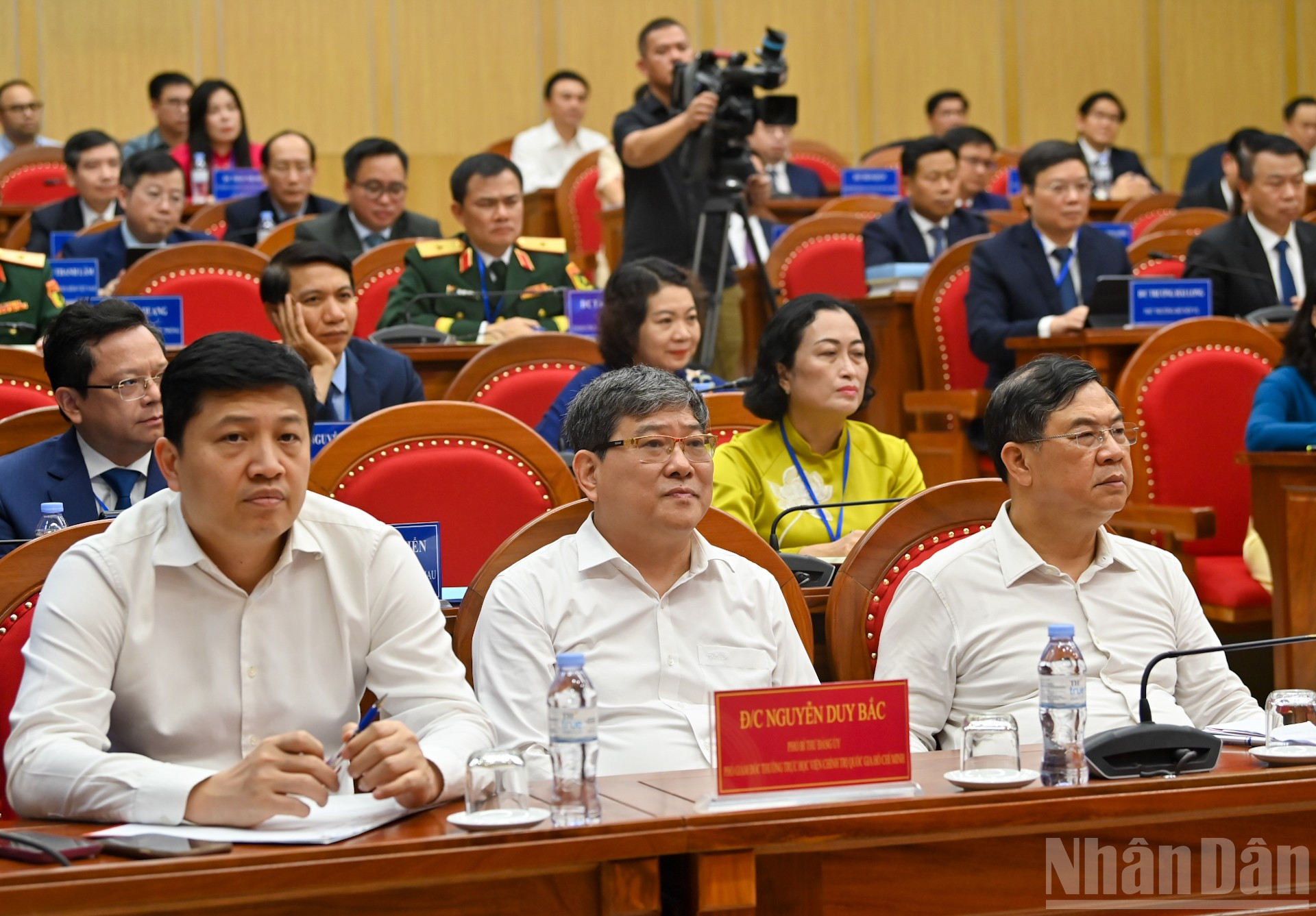 Các đại biểu dự buổi trao đổi. ndo_br_7-7742.jpg