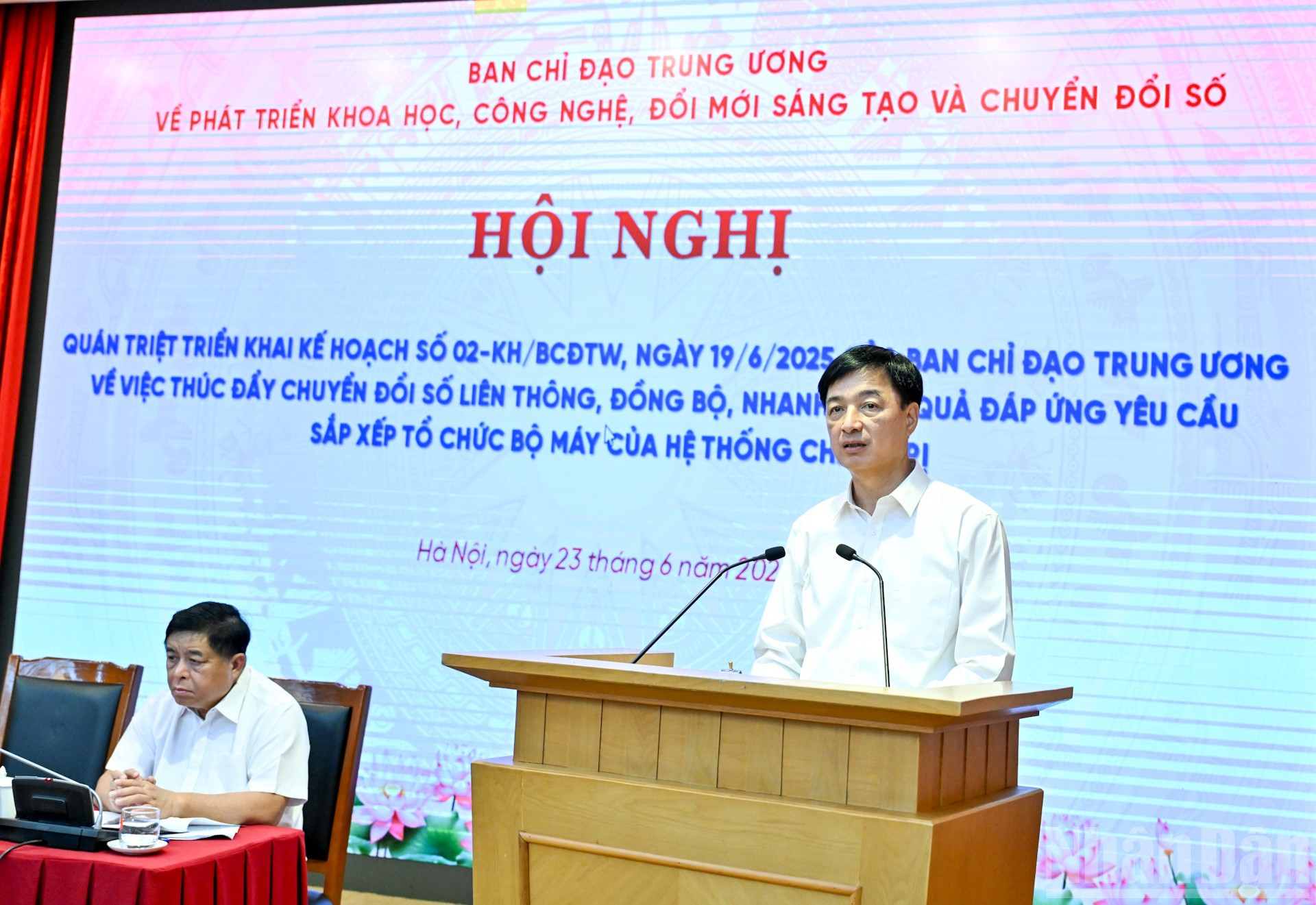 중앙검사위원회 위원장이자 지도위원회 부위원장인 응우옌 두이 응옥 동지가 회의에 참석했습니다. ndo_br_4-0119.jpg