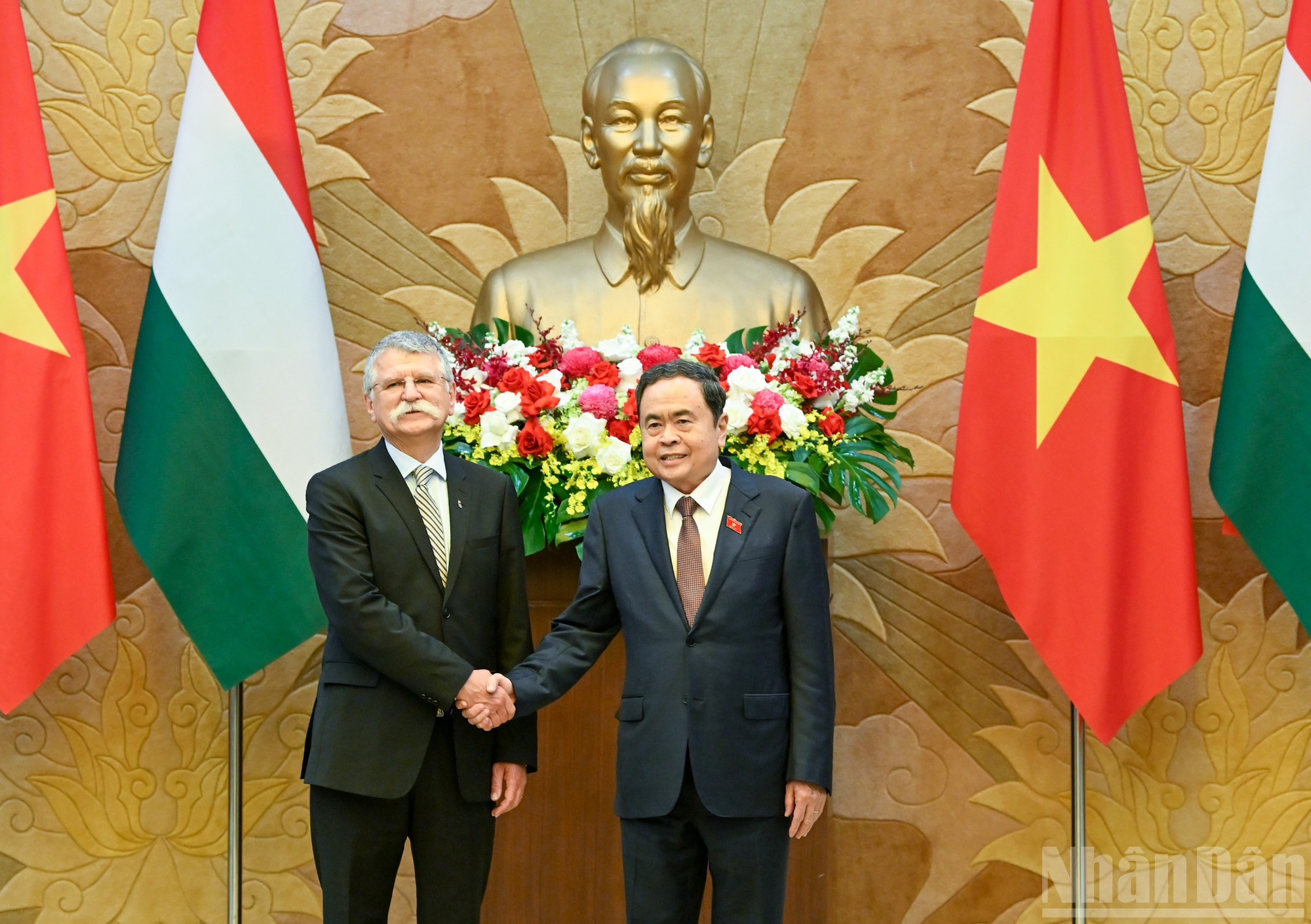 Nationalförsamlingens ordförande Tran Thanh Man och Ungerns nationalförsamlings ordförande Kover Laszlo vid samtalen. ndo_br_bnd-1608.jpg