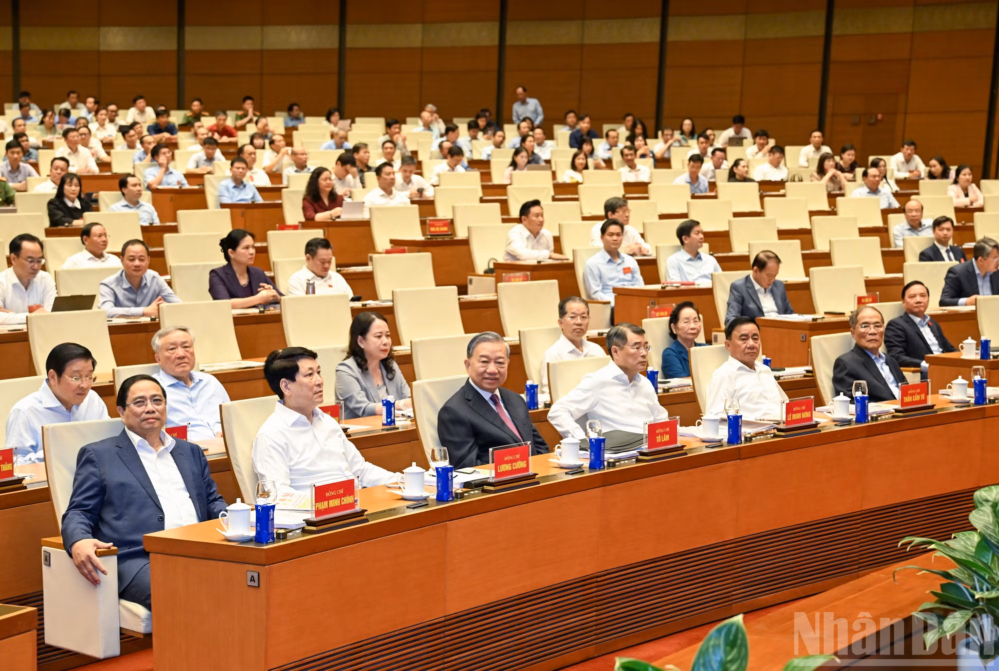 Tổng Bí thư, Chủ tịch nước Tô Lâm cùng các đồng chí lãnh đạo, nguyên lãnh đạo Đảng, Nhà nước và các đại biểu dự hội nghị. (Ảnh: DUY LINH) ndo_br_bnd-7287.jpg