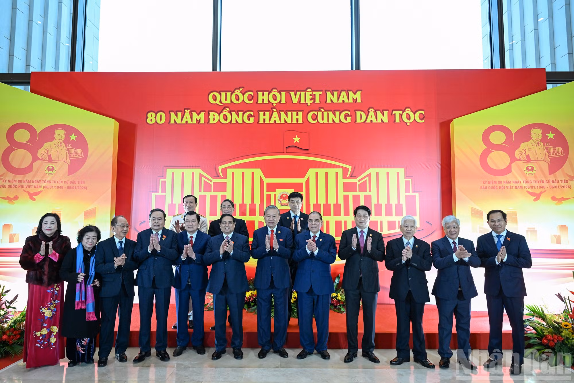 Tổng Bí thư Tô Lâm, Chủ tịch nước Lương Cường, Thủ tướng Phạm Minh Chính, Chủ tịch Quốc hội Trần Thanh Mẫn, Thường trực Ban Bí thư Trần Cẩm Tú và các đại biểu tại lễ kỷ niệm. (Ảnh: DUY LINH)