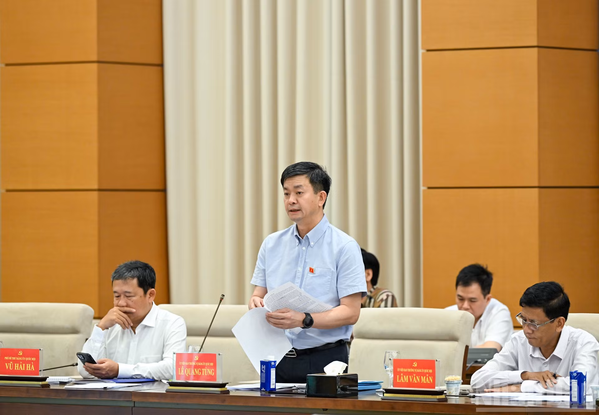 ndo_br_7-2392.jpg