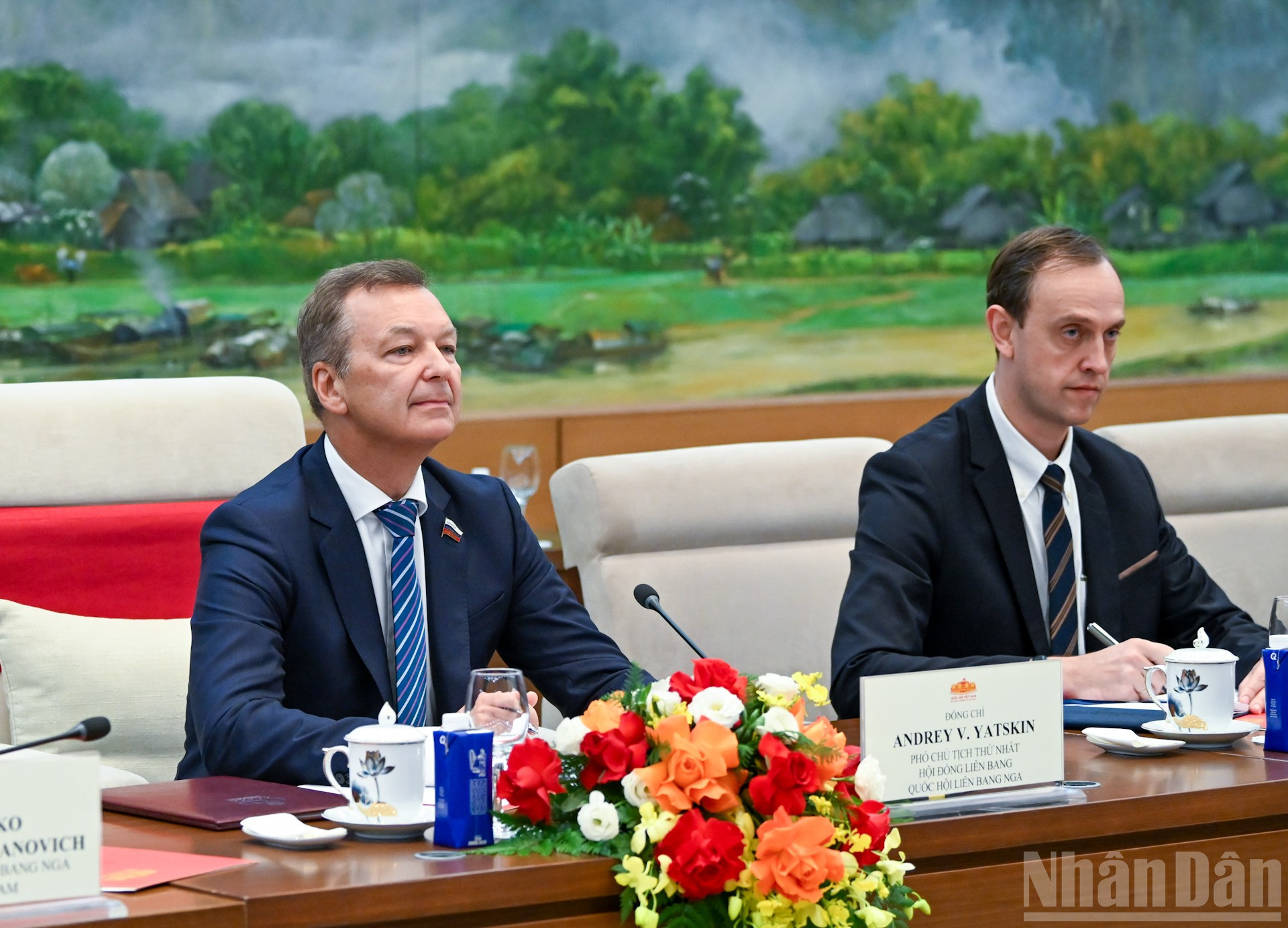 Første nestleder i Føderasjonsrådet i Den russiske føderasjons føderale forsamling, Andrey Vladimirovich Yatskin, taler i mottakelsen. (Foto: DUY LINH) ndo_br_bnd-8515.jpg