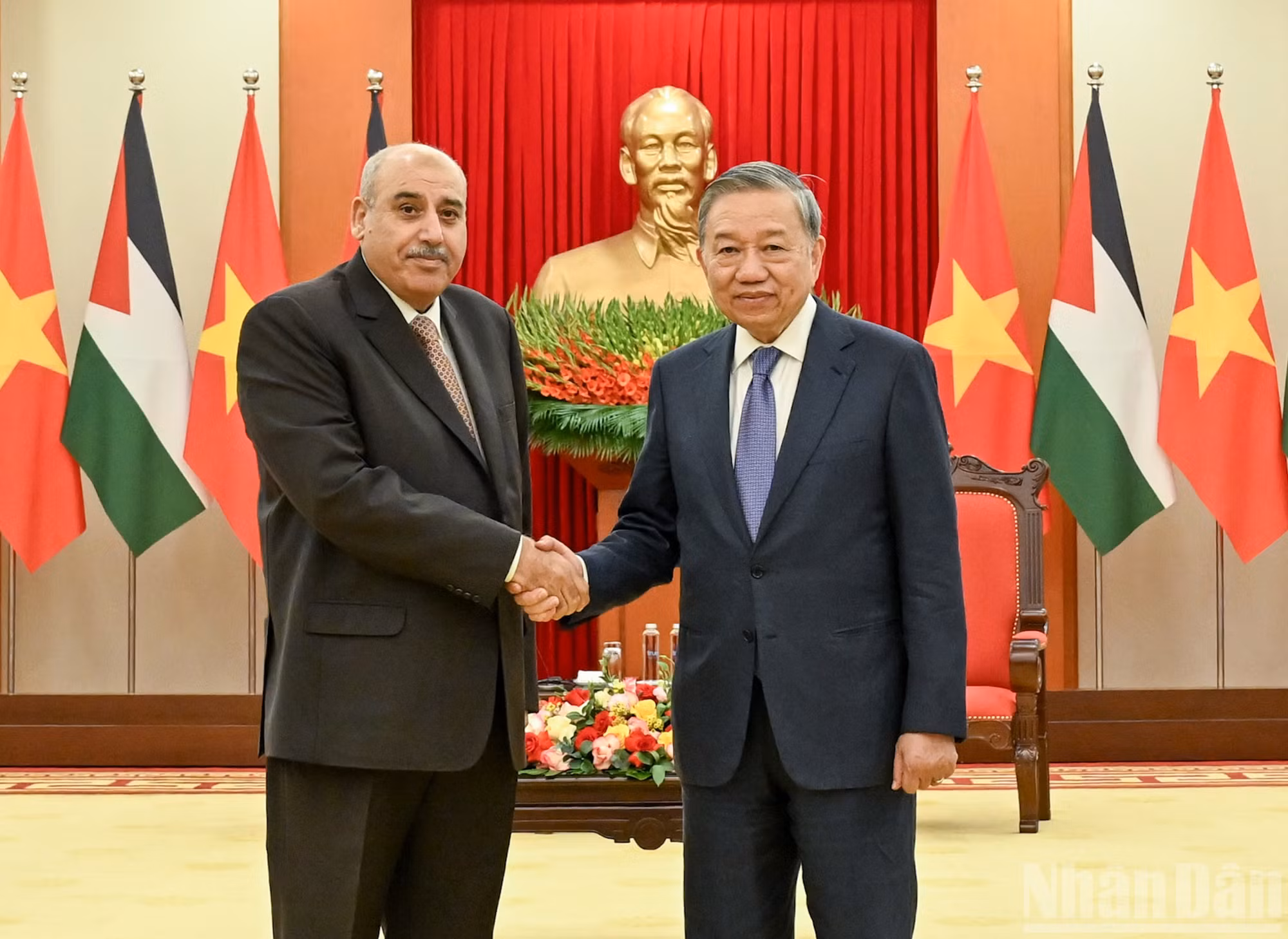 Tổng Bí thư Tô Lâm và Chủ tịch Hạ viện Jordan Mazen Turki El Qadi. (Ảnh: DUY LINH)