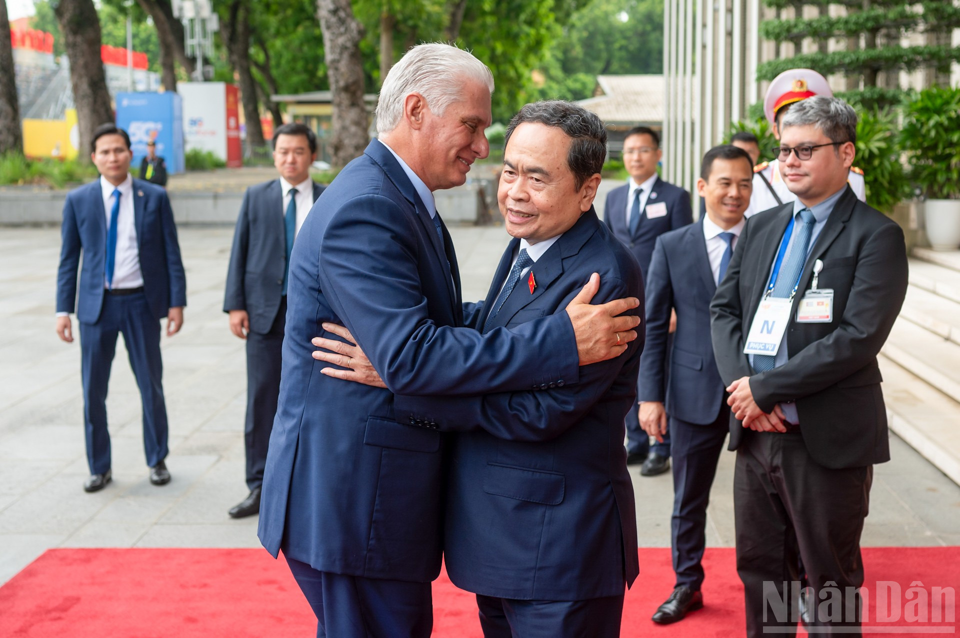 Nationalförsamlingens ordförande Tran Thanh Man välkomnade Kubas förste sekreterare och president Miguel Diaz-Canel Bermudez. ndo_br_z61-0378.jpg