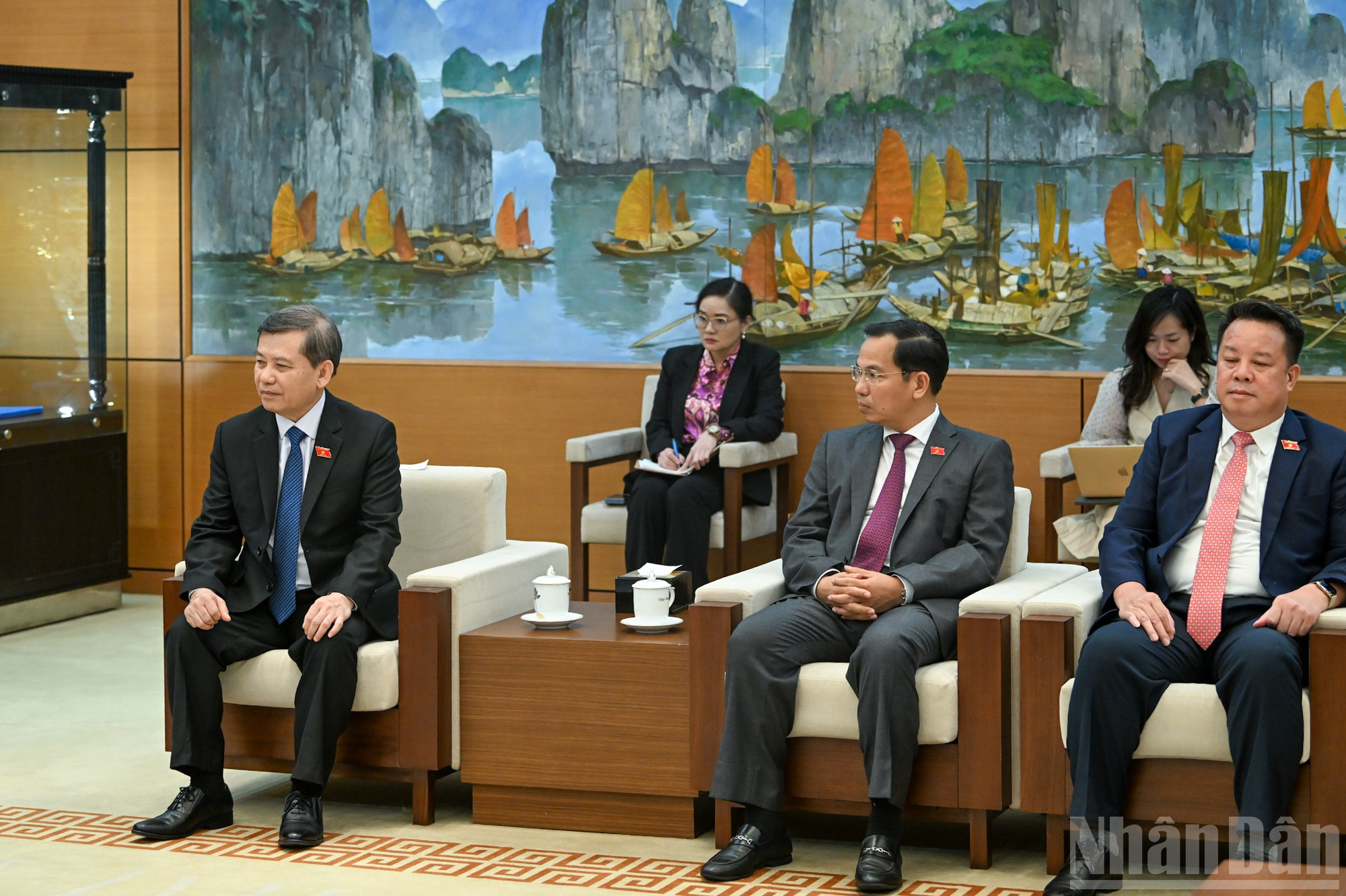 Chánh án Tòa án nhân dân tối cao Lê Minh Trí và các đại biểu Việt Nam dự buổi tiếp. (Ảnh: DUY LINH) ndo_br_bnd-3724.jpg