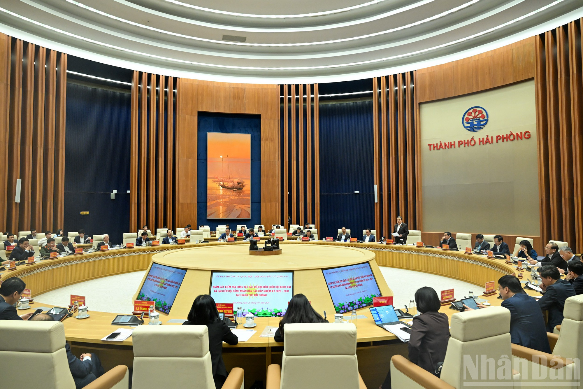 Chủ tịch Quốc hội Trần Thanh Mẫn, Chủ tịch Hội đồng Bầu cử quốc gia phát biểu kết luận buổi làm việc với Ủy ban bầu cử Thành phố Hải Phòng. (Ảnh: DUY LINH)