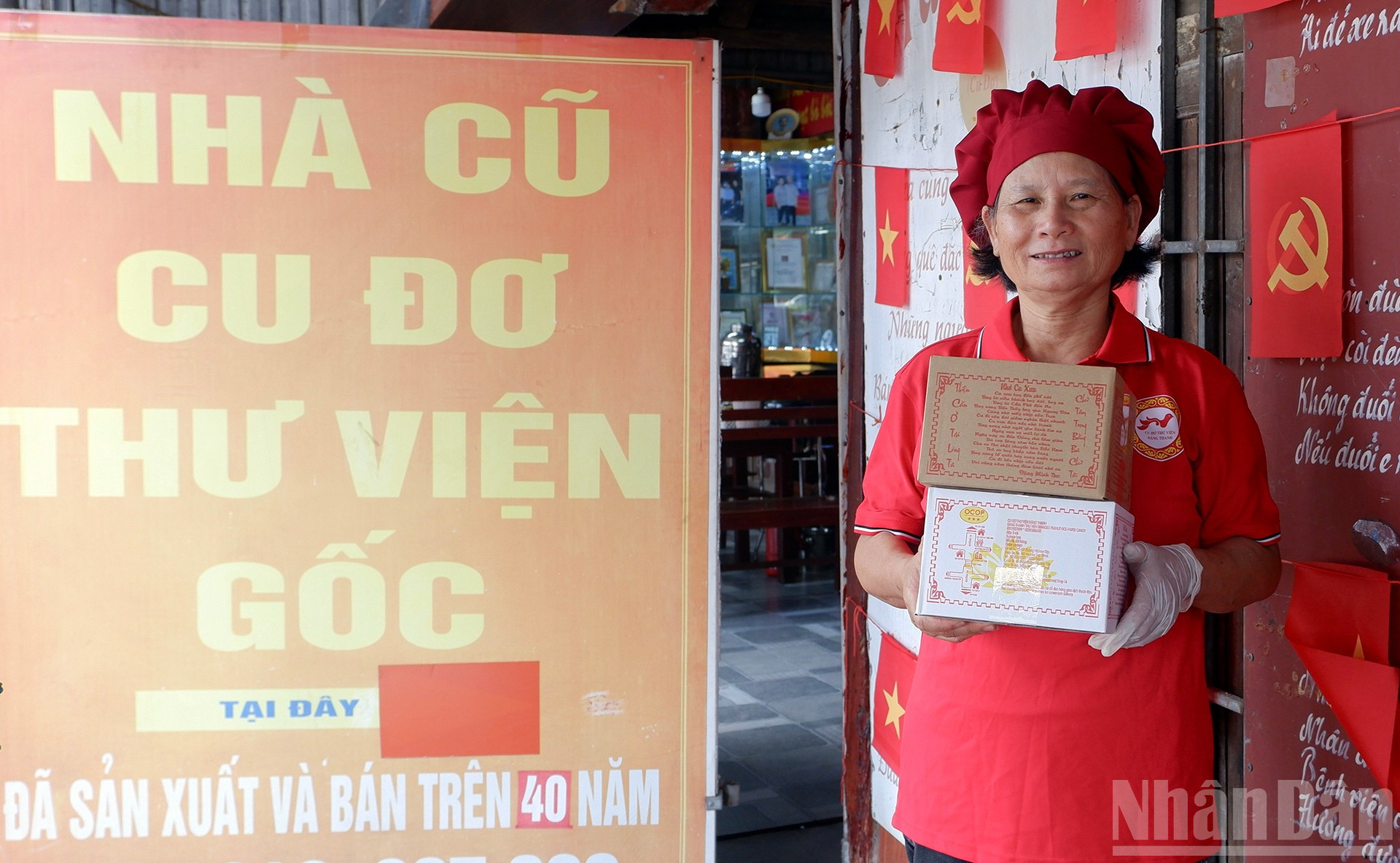 Nghệ nhân Đặng Thị Thanh - người đã có gần 50 năm duy trì nghề nấu kẹo và phát triển thương hiệu kẹo cu đơ Thư Viện. ndo_br_dscf0981.jpg