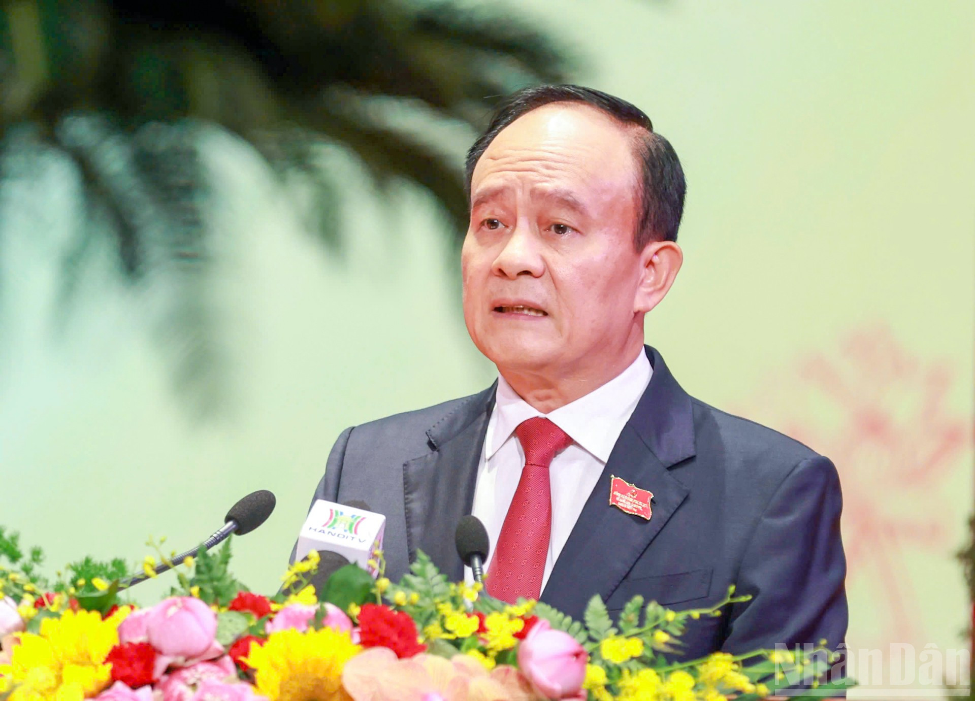 Phó Bí thư Thành ủy, Chủ tịch Hội đồng nhân dân Thành phố Hà Nội Nguyễn Ngọc Tuấn điều hành các nội dung được phân công tại Đại hội. ndo_br_img-0799.jpg