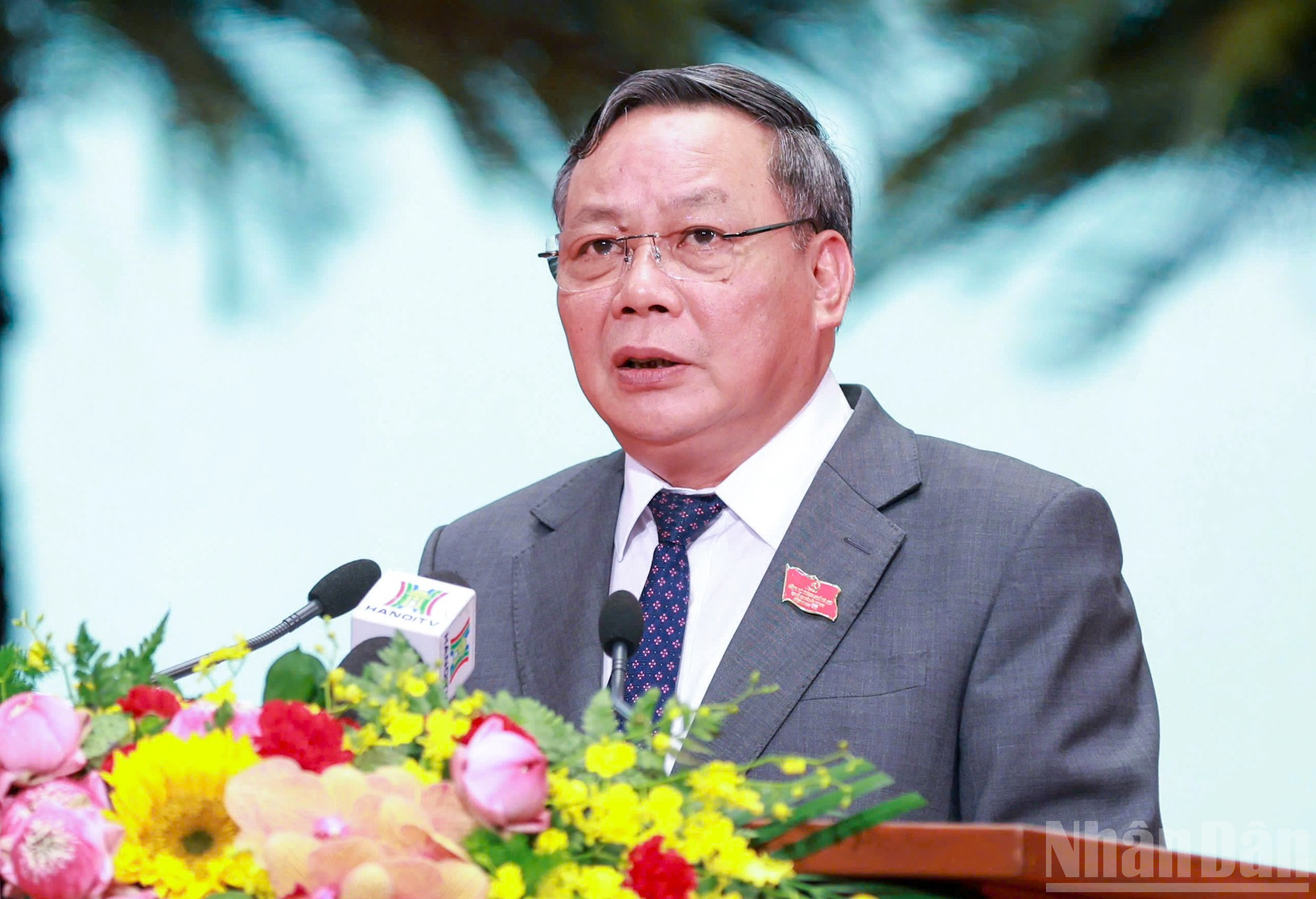 Phó Bí thư Thường trực Thành ủy Hà Nội Nguyễn Văn Phong điều hành nội dung bầu Đoàn Chủ tịch, Đoàn Thư ký và Ban Thẩm tra tư cách đại biểu. ndo_br_img-0803.jpg