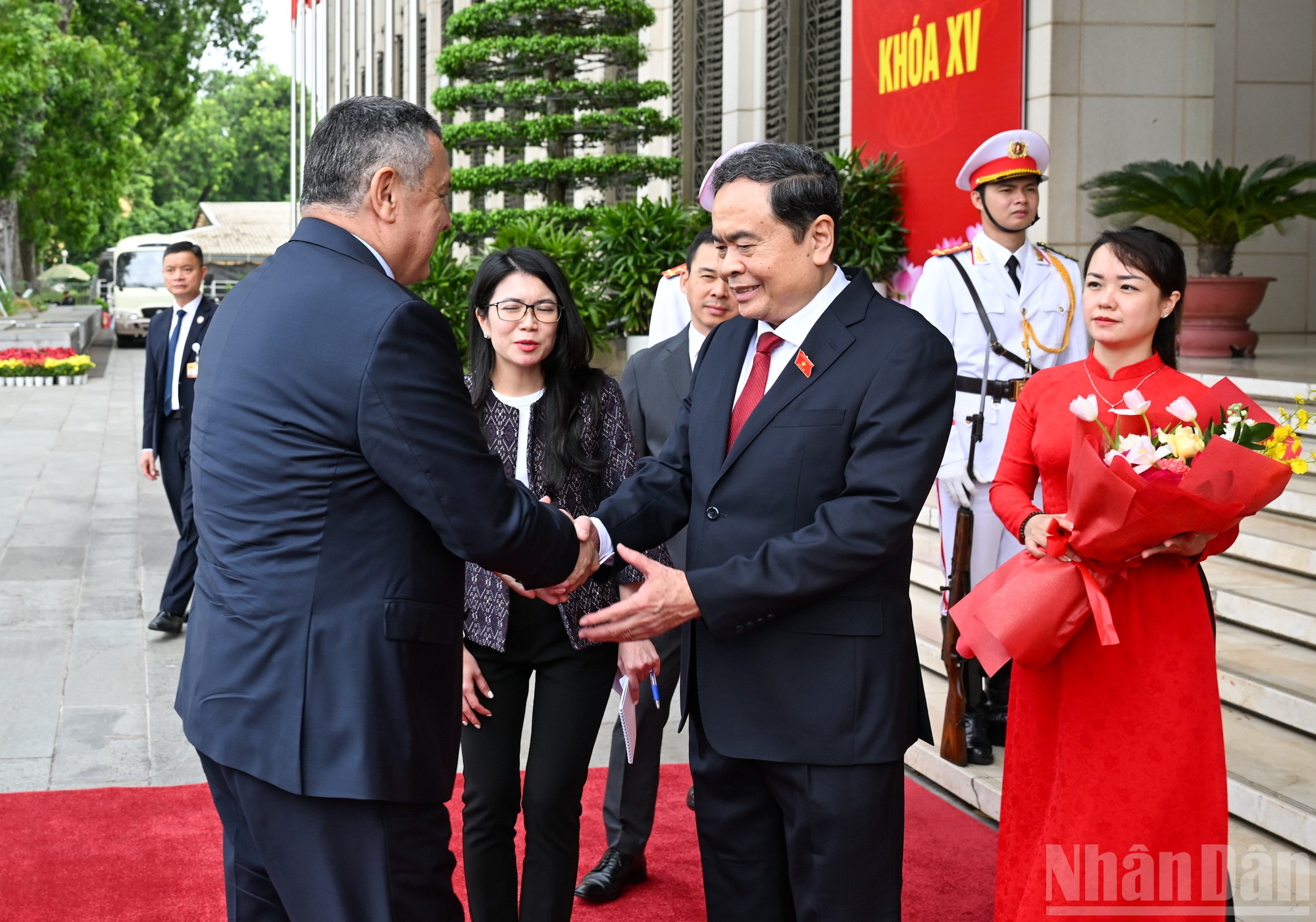 Chủ tịch Quốc hội Trần Thanh Mẫn đón Chủ tịch Hạ viện Uzbekistan Nuriddin Ismoilov. (Ảnh: DUY LINH) ndo_br_bnd-2559.jpg