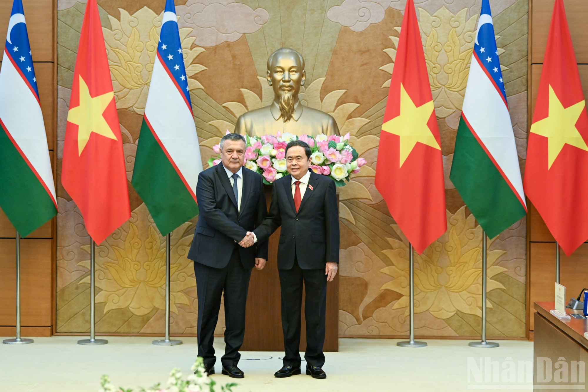 Chủ tịch Quốc hội Trần Thanh Mẫn và Chủ tịch Hạ viện Uzbekistan Nuriddin Ismoilov tại cuộc tiếp. (Ảnh: DUY LINH) ndo_br_bnd-2615.jpg