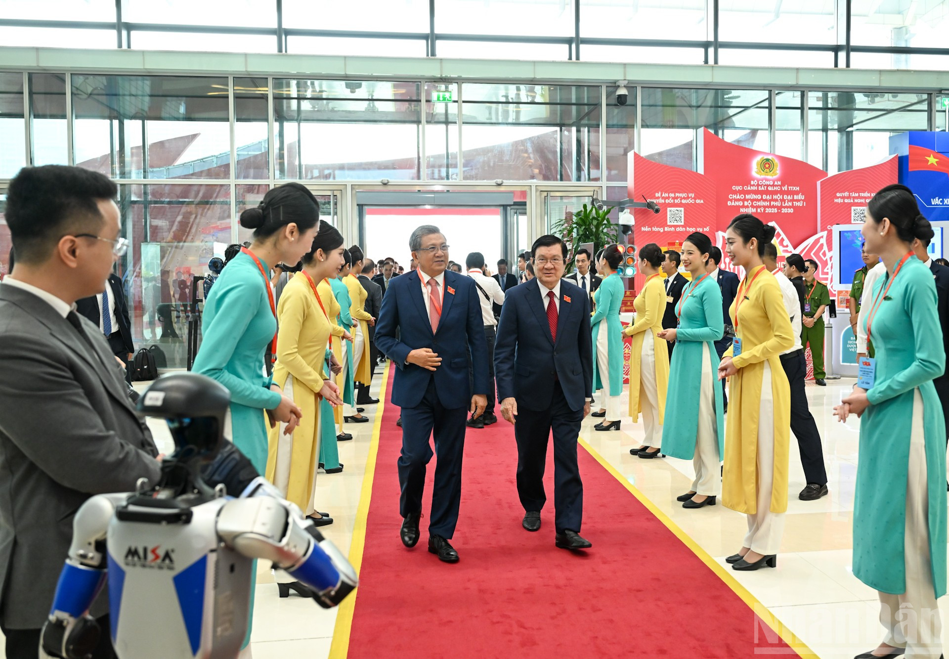 元大統領チュオン・タン・サン氏もこの会議に出席した。 ndo_br_9-9213.jpg