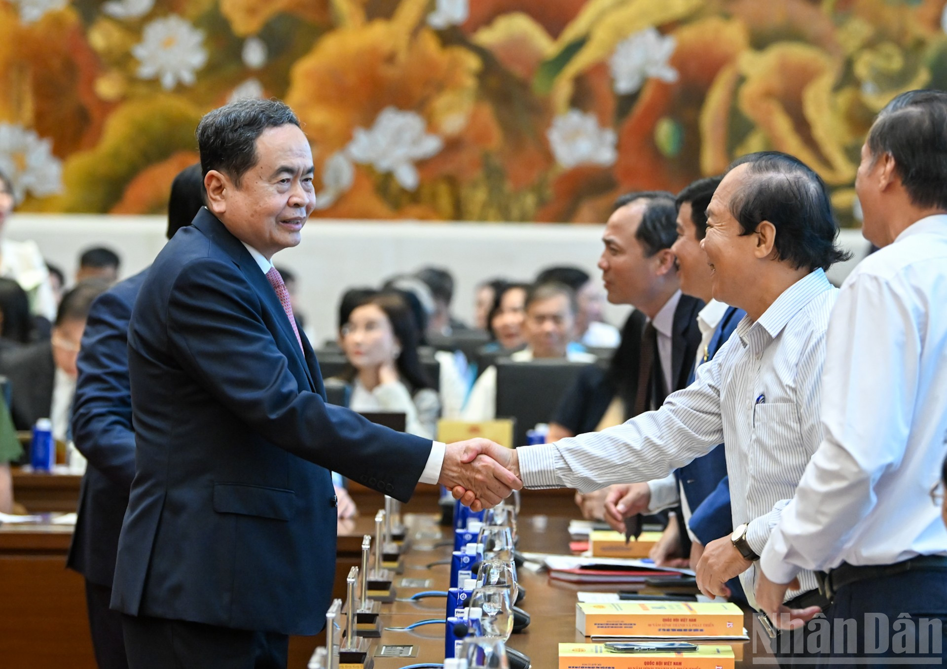 Chủ tịch Quốc hội Trần Thanh Mẫn và các đại biểu dự hội thảo. ndo_br_1-1012.jpg