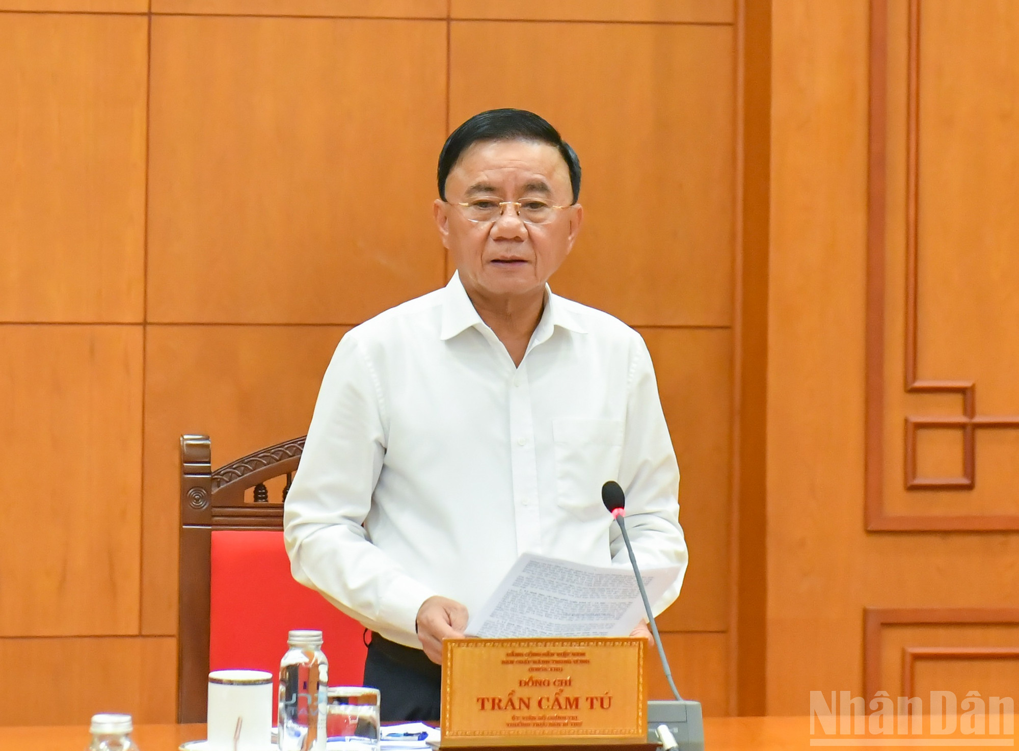 Thường trực Ban Bí thư Trần Cẩm Tú, Trưởng Ban Chỉ đạo phát biểu kết luận cuộc họp. (Ảnh: Duy Linh) ndo_br_dsc-8289.jpg