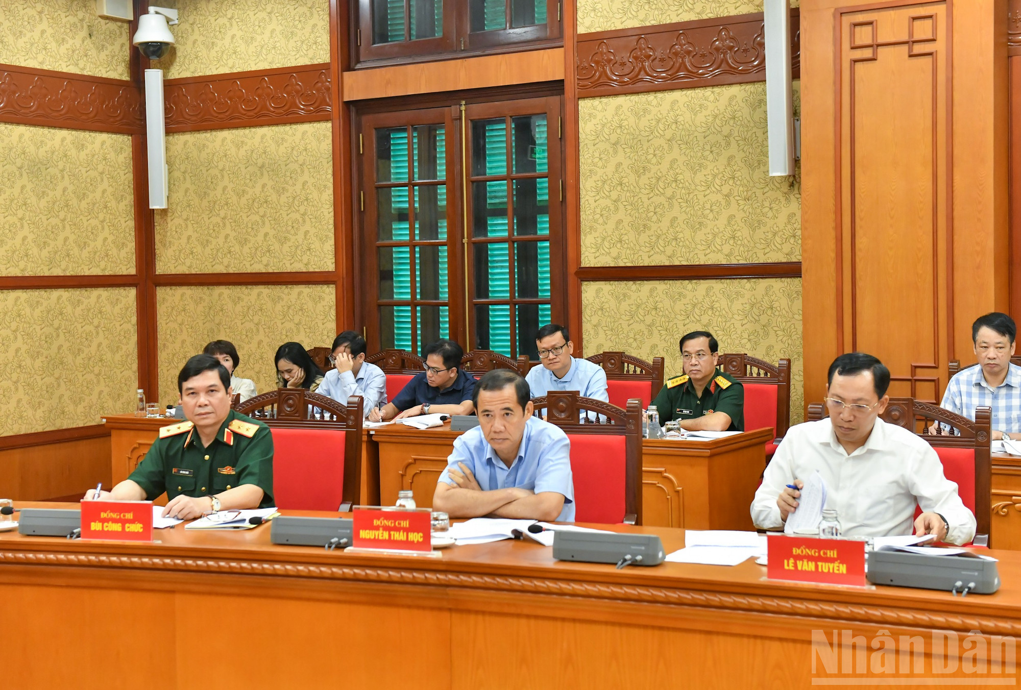Các đồng chí thành viên Ban Chỉ đạo và các đại biểu dự cuộc họp. (Ảnh: Duy Linh) ndo_br_dsc-8223.jpg