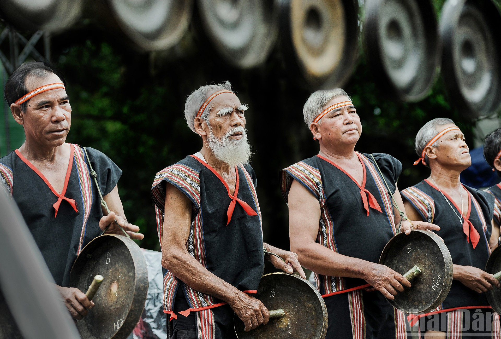 Nghệ nhân Ba Na, người gìn giữ văn hóa truyền thống và lưu truyền cho thế hệ sau. (Tác giả: HUY ĐẰNG) ndo_br_9-nhung-nghe-nhan-ba-nadag-6965.jpg