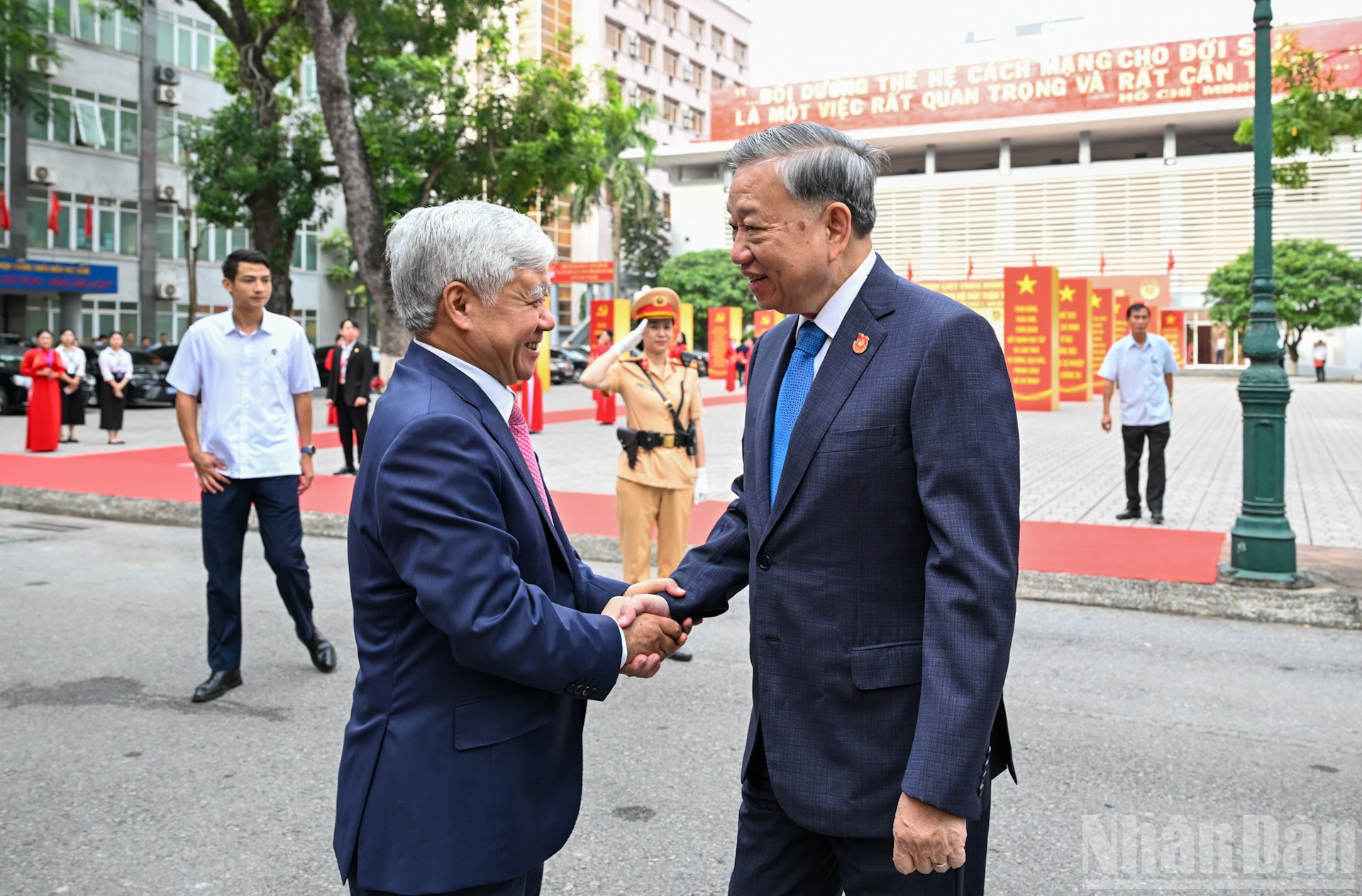 Bí thư Đảng ủy Mặt trận Tổ quốc, các đoàn thể Trung ương, Chủ tịch Ủy ban Trung ương Mặt trận Tổ quốc Việt Nam Đỗ Văn Chiến đón Tổng Bí thư Tô Lâm. ndo_br_1-3210.jpg
