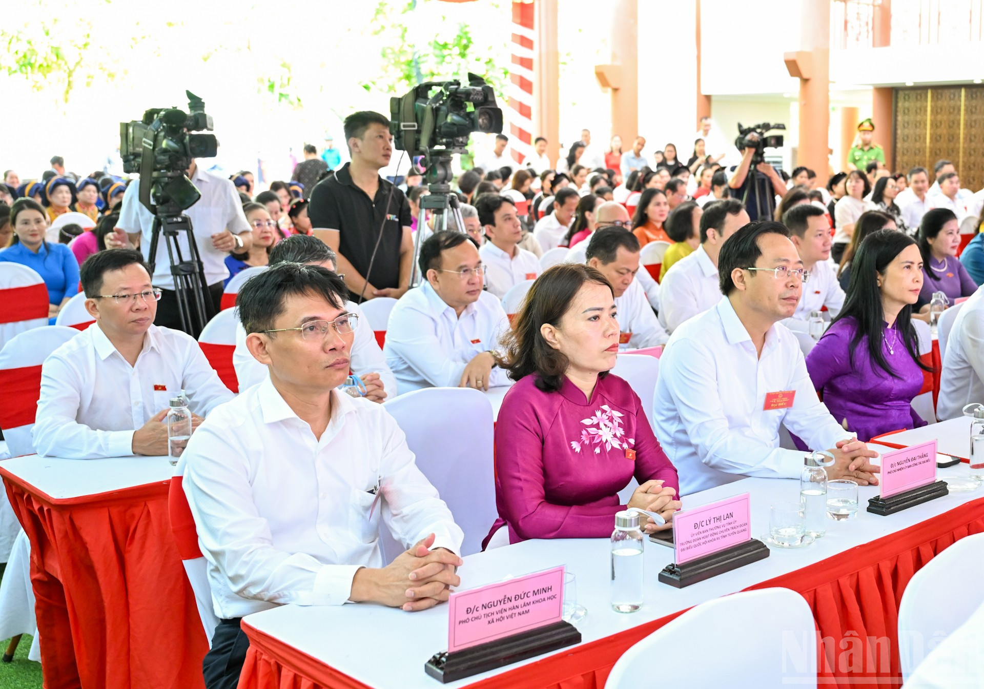 ប្រតិភូចូលរួមពិធីសម្ពោធ។ ndo_br_5-4706.jpg