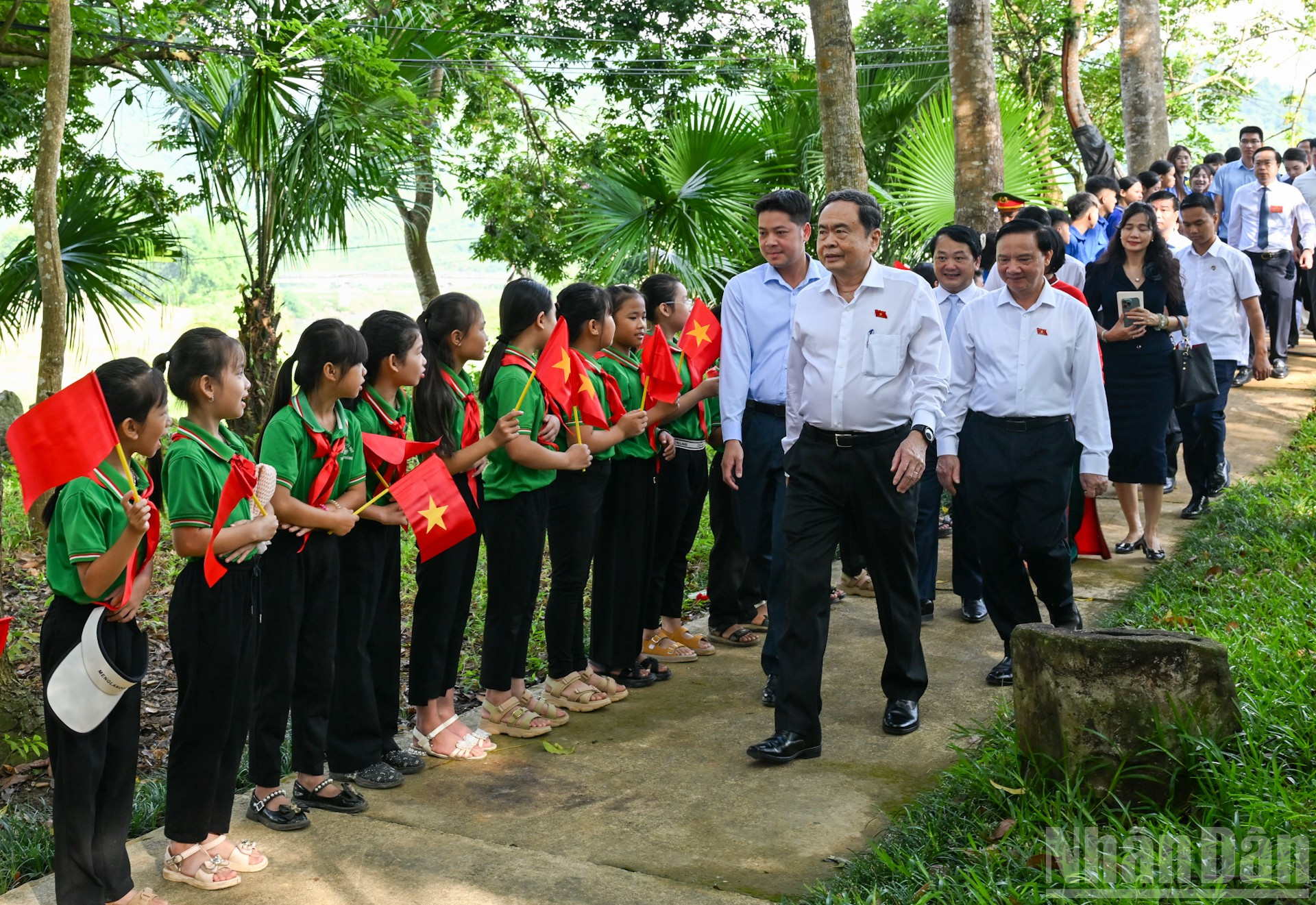 ប្រធានរដ្ឋសភាវៀតណាម លោក Tran Thanh Man បានចូលរួមពិធីសម្ពោធវិមានអនុស្សាវរីយ៍ប្រធានាធិបតី Ton Duc Thang នៅ Tuyen Quang។ ndo_br_3-4680.jpg
