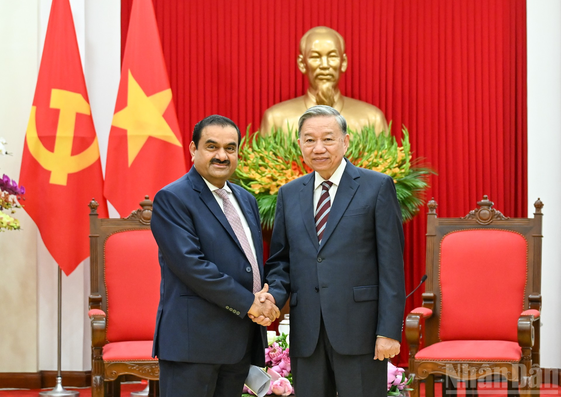 Tổng Bí thư Tô Lâm và ông Gautam Adani, Chủ tịch Tập đoàn Adani.