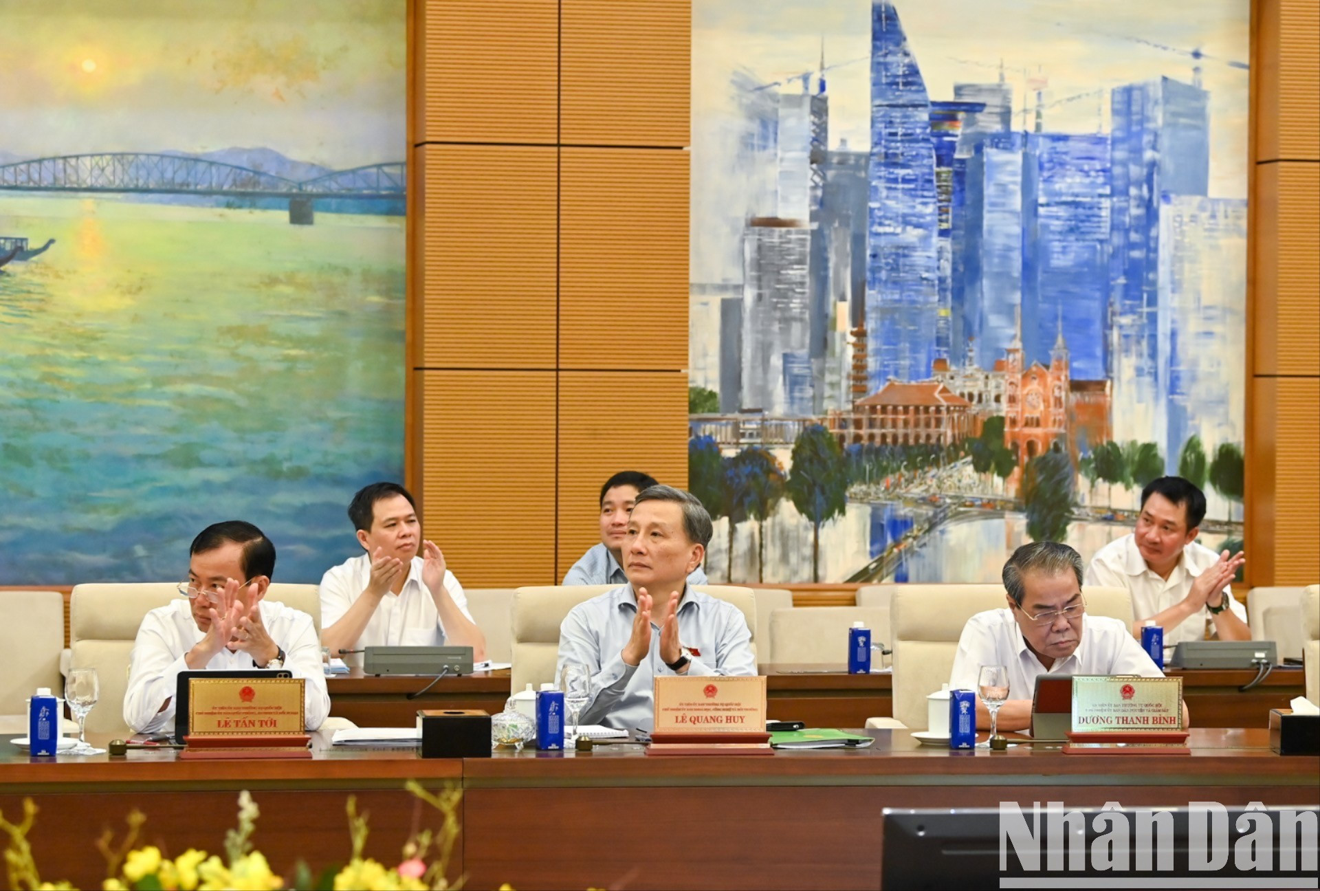 Các Ủy viên Ủy ban Thường vụ Quốc hội dự phiên họp. 5-4188-3222.jpg