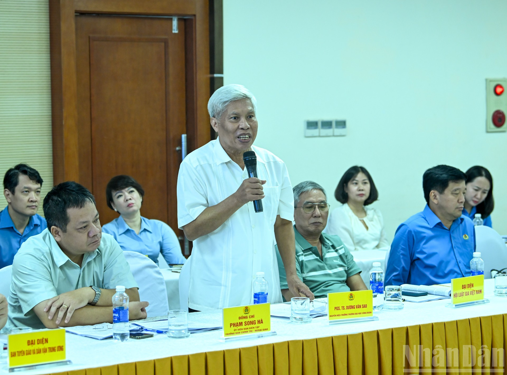 准教授のDr. Duong Van Sao氏が会議で講演しました。 ndo_br_12-6364.jpg