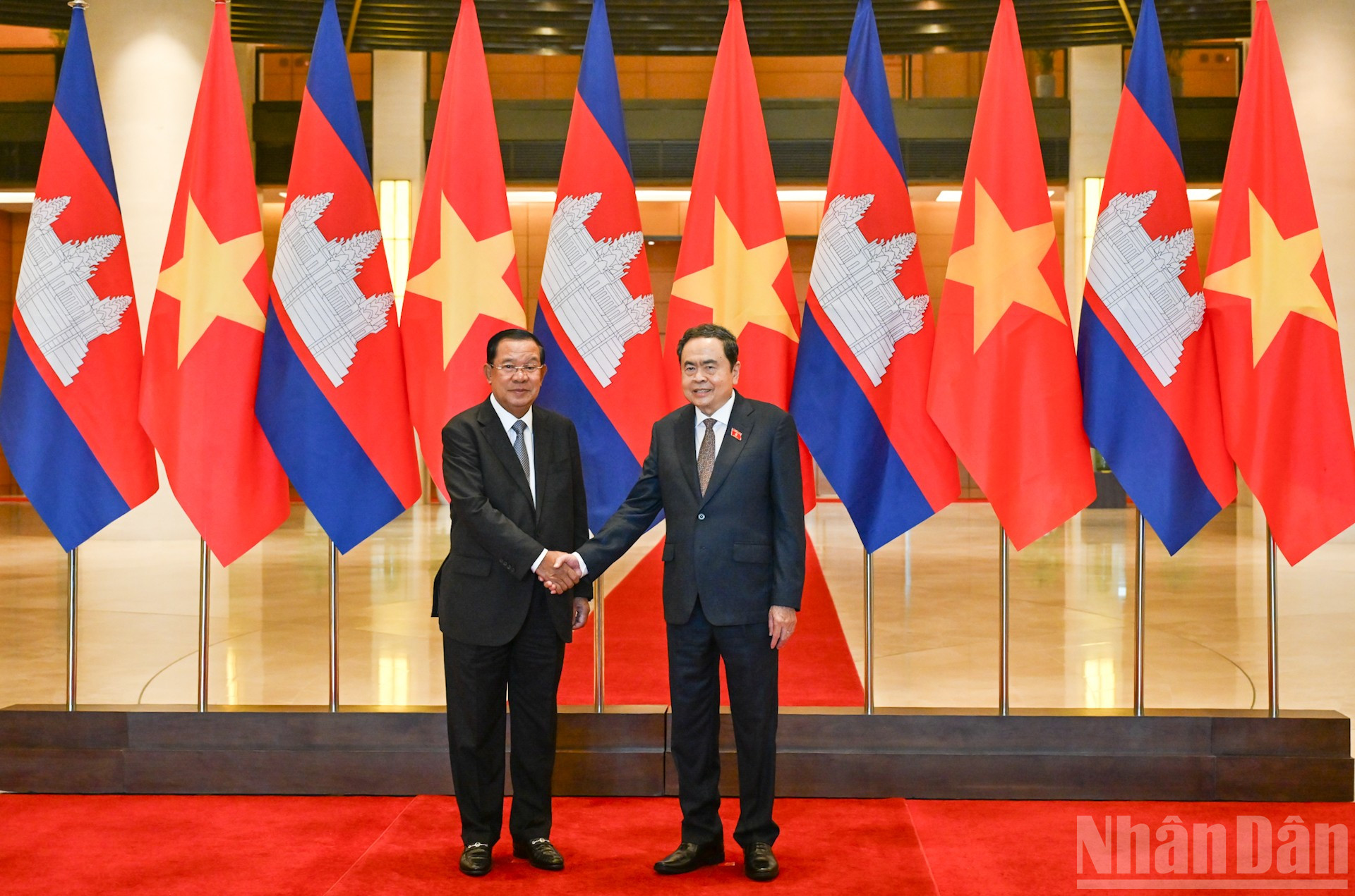 Chủ tịch Quốc hội Trần Thanh Mẫn và Chủ tịch Thượng viện Campuchia Hun Sen. ndo_br_4-8744.jpg