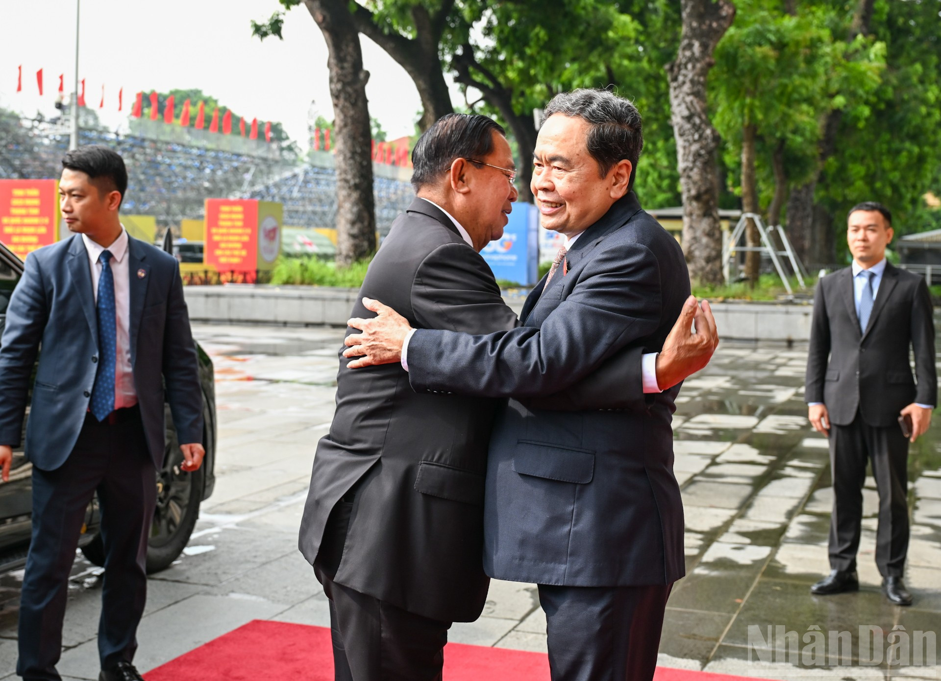 Chủ tịch Quốc hội Trần Thanh Mẫn đón Chủ tịch Thượng viện Campuchia Hun Sen. ndo_br_1-8686.jpg