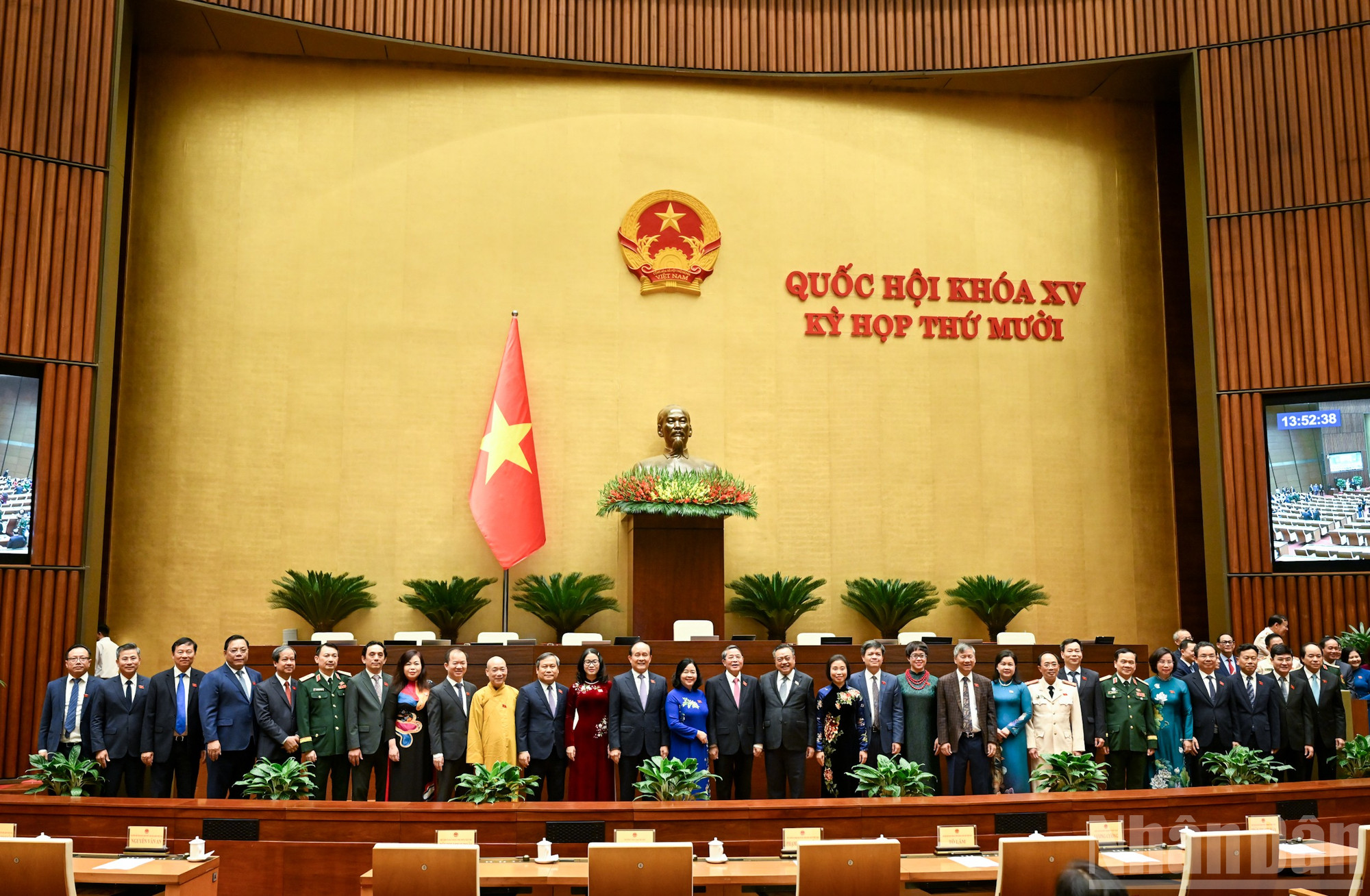 اختتامی اجلاس میں ہنوئی سے قومی اسمبلی کے مندوبین۔ (تصویر: DUY LINH) ndo_br_bnd-0181.jpg