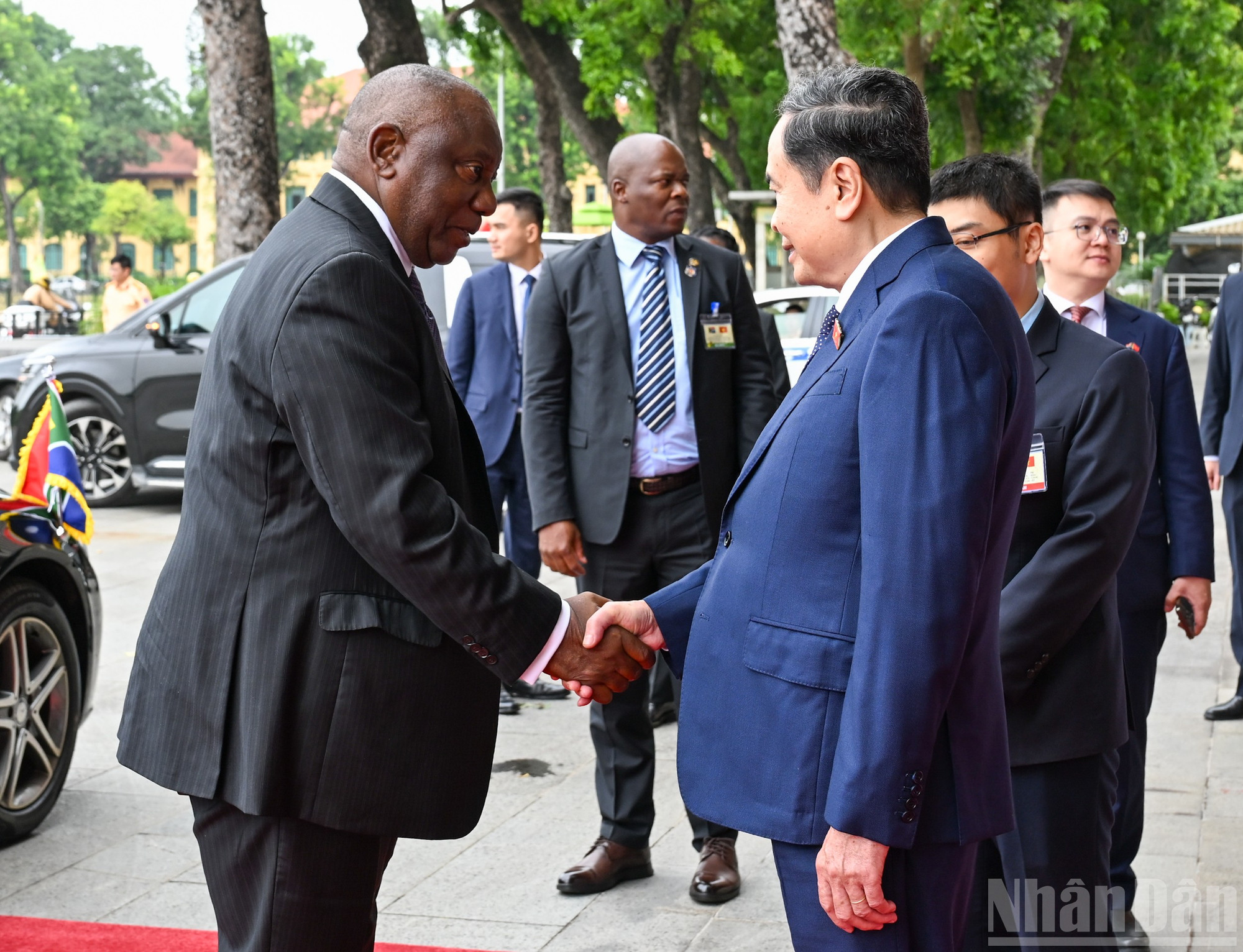 Chủ tịch Quốc hội Trần Thanh Mẫn đón Tổng thống Nam Phi Matamela Cyril Ramaphosa. ndo_br_bnd-2163.jpg