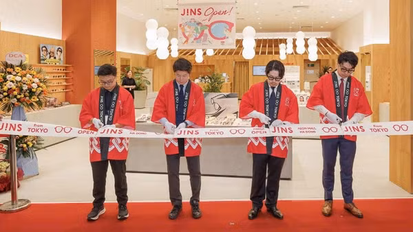 Cửa hàng đầu tiên tại Hà Nội chính thức khai trương tại Trung tâm thương mại AEON MALL Hà Đông vào cuối tháng 4 vừa qua.