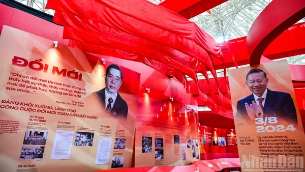 Hình ảnh tại Triển lãm “95 năm Cờ Đảng soi đường” tại Trung tâm Hội chợ Triển lãm Quốc gia (Đông Anh, Hà Nội), tháng 8/2025. (Ảnh: THÀNH ĐẠT)