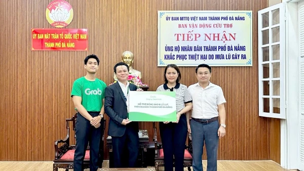 Grab Việt Nam chung tay cùng thành phố Đà Nẵng hỗ trợ cộng đồng khắc phục hậu quả mưa lũ. 