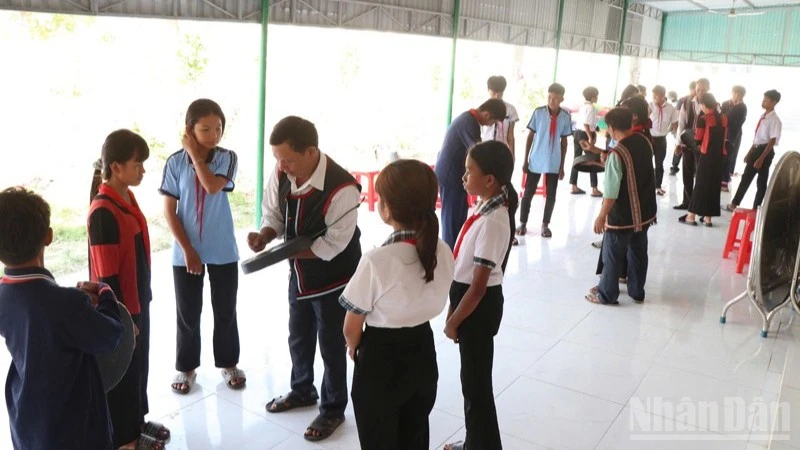 Tiếng Mã La Vang Vọng: Học Sinh Vùng Cao Gìn Giữ Di Sản Raglai